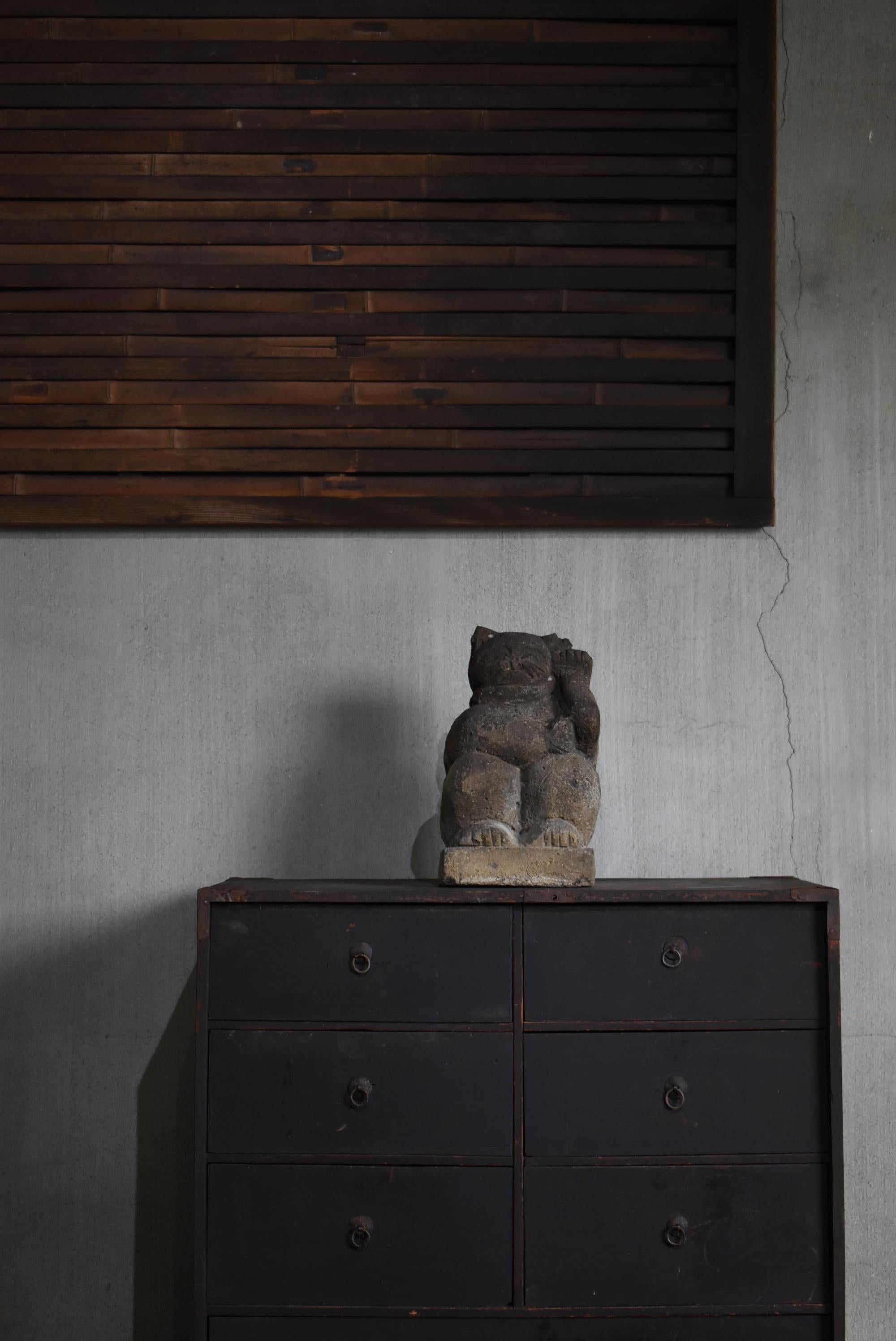 This is a very old Japanese stone carving of Maneki Neko.
This item is from the Edo period (1800s-1860s).
Stone carved Maneki Neko is very rare.

Maneki Neko has been popular in Japan as a good-luck charm for 