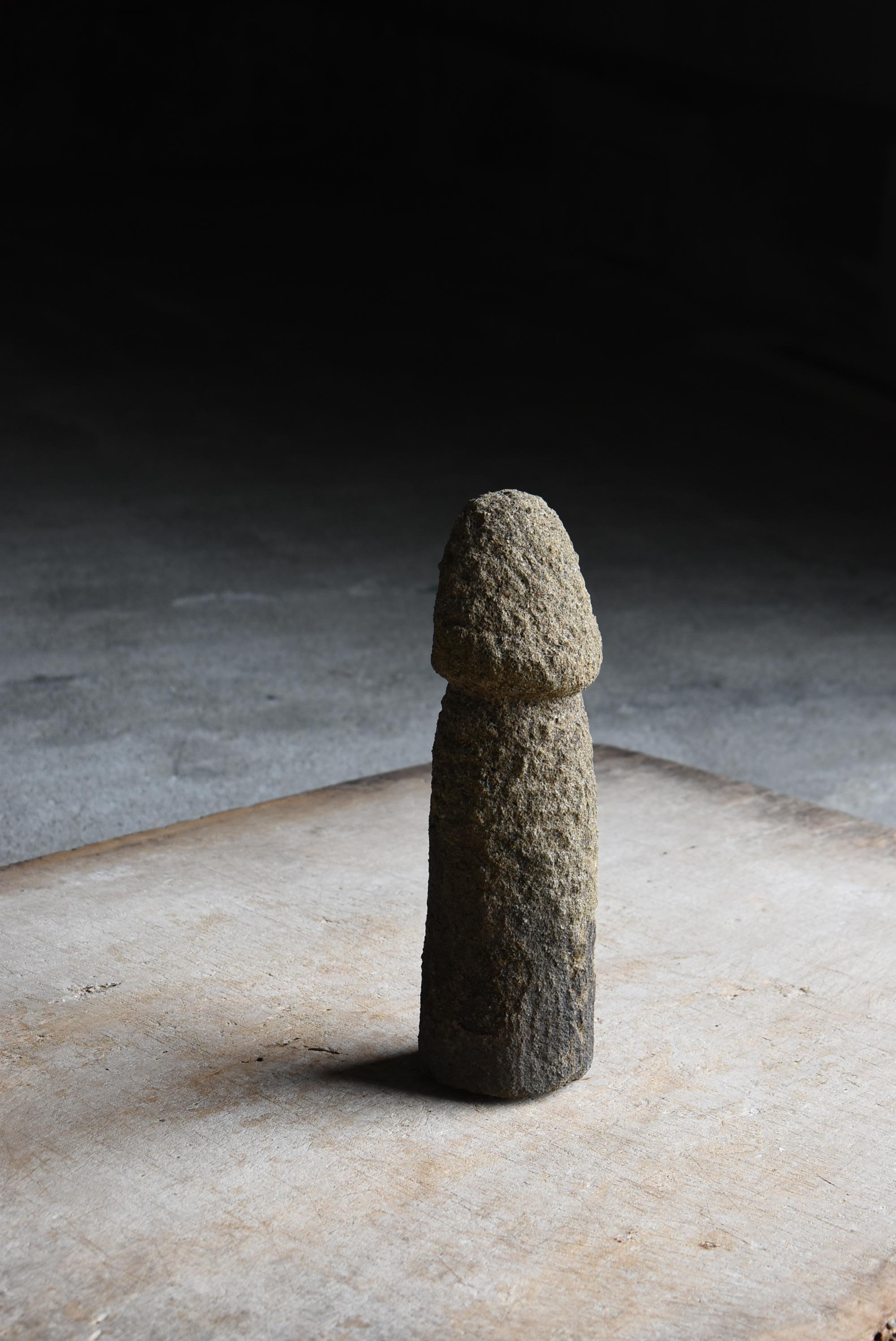Giapponese Antico pene giapponese in pietra 1800-1860 / Scultura Wabi Sabi Mingei in vendita