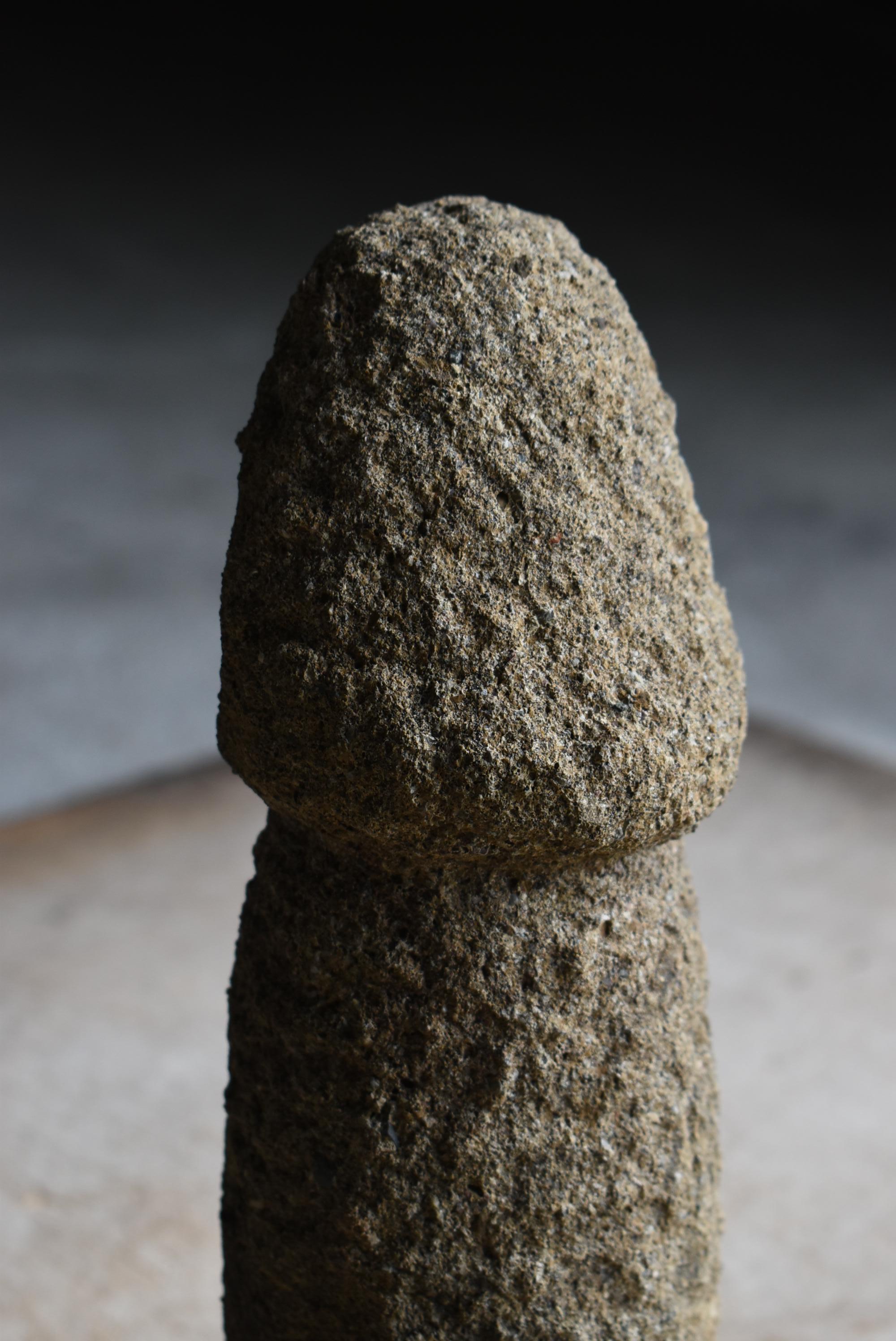 Intagliato a mano Antico pene giapponese in pietra 1800-1860 / Scultura Wabi Sabi Mingei in vendita