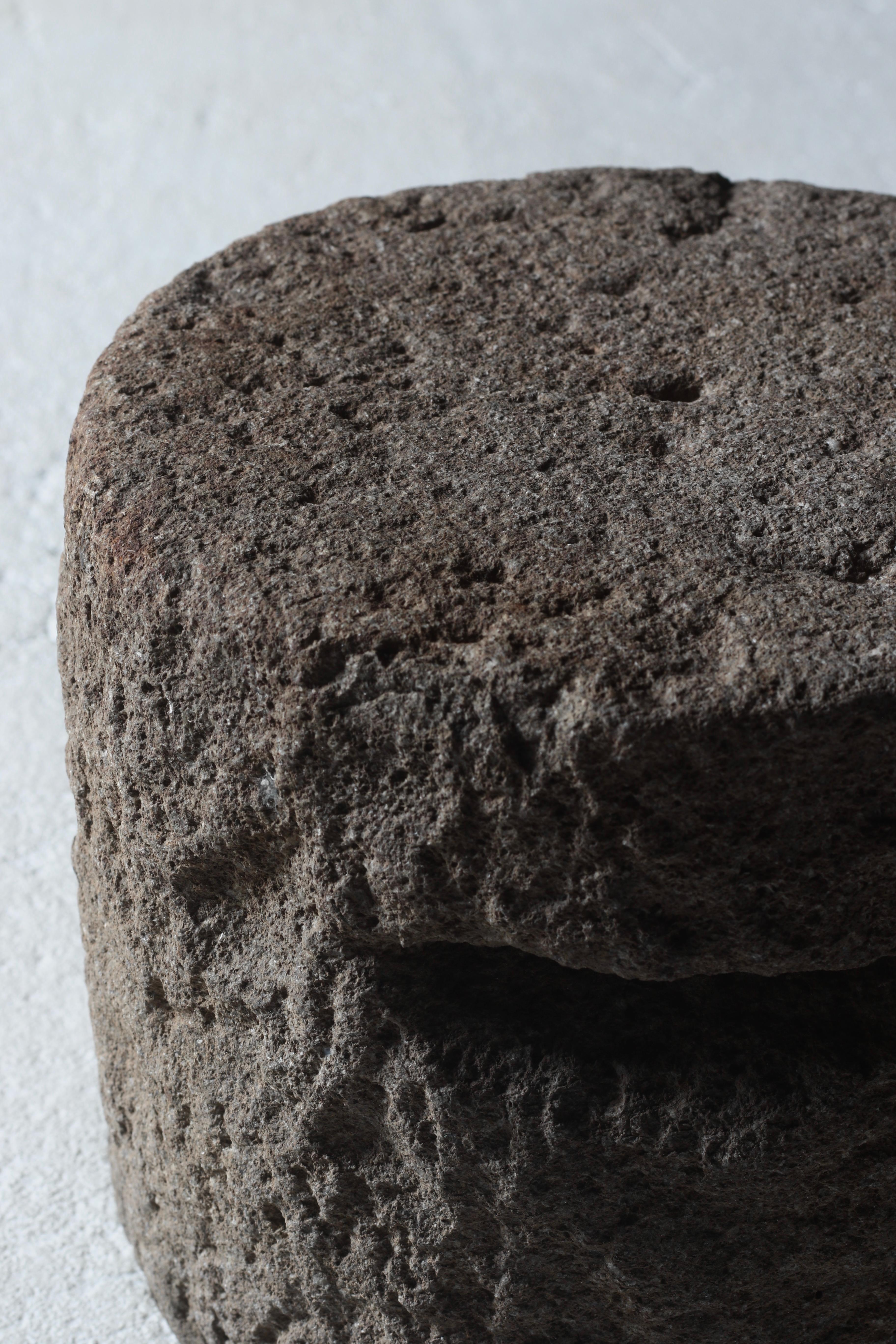 Espositore antico giapponese in pietra / Objet / Prima del 1868 / Wabi-Sabi Mingei in vendita 3