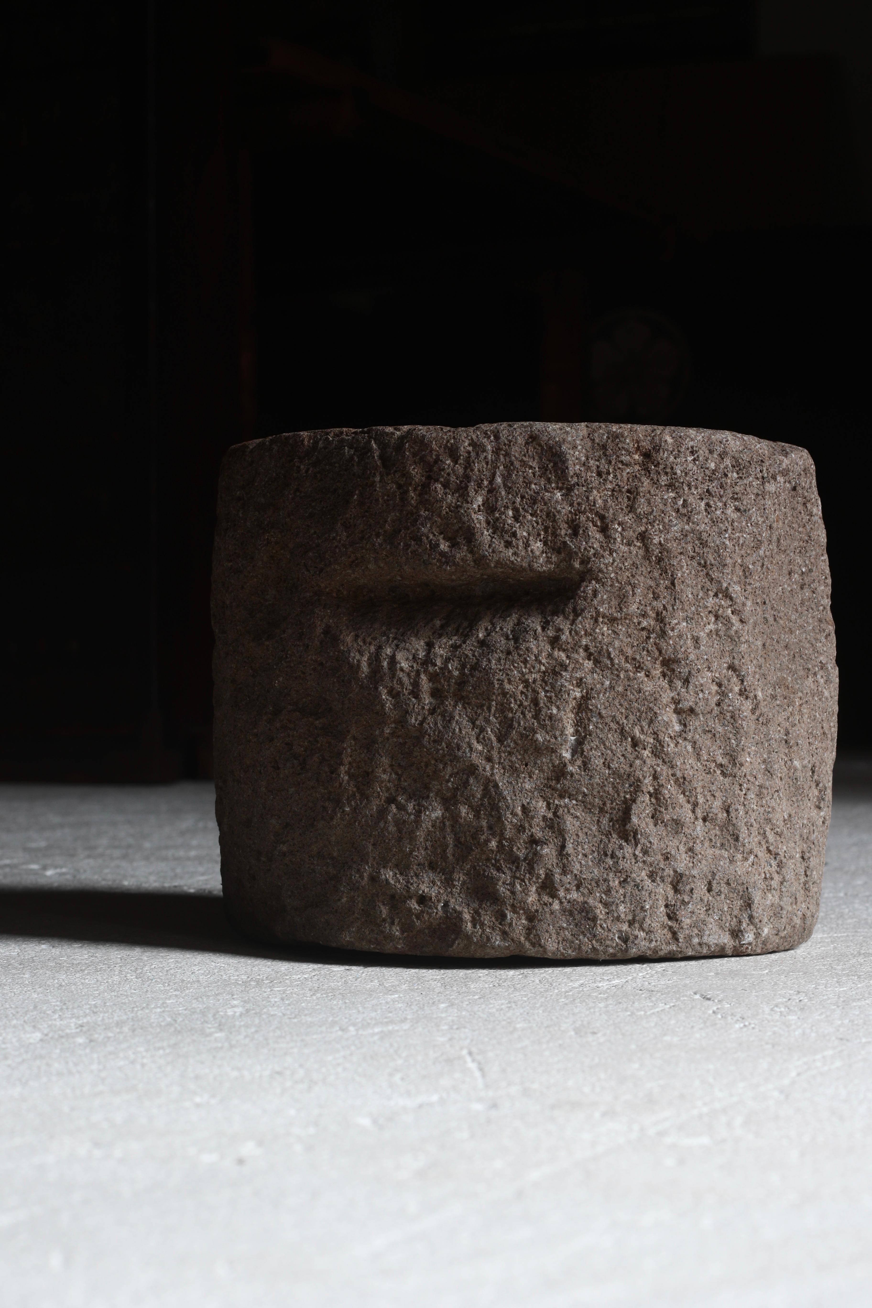 Espositore antico giapponese in pietra / Objet / Prima del 1868 / Wabi-Sabi Mingei in vendita 5