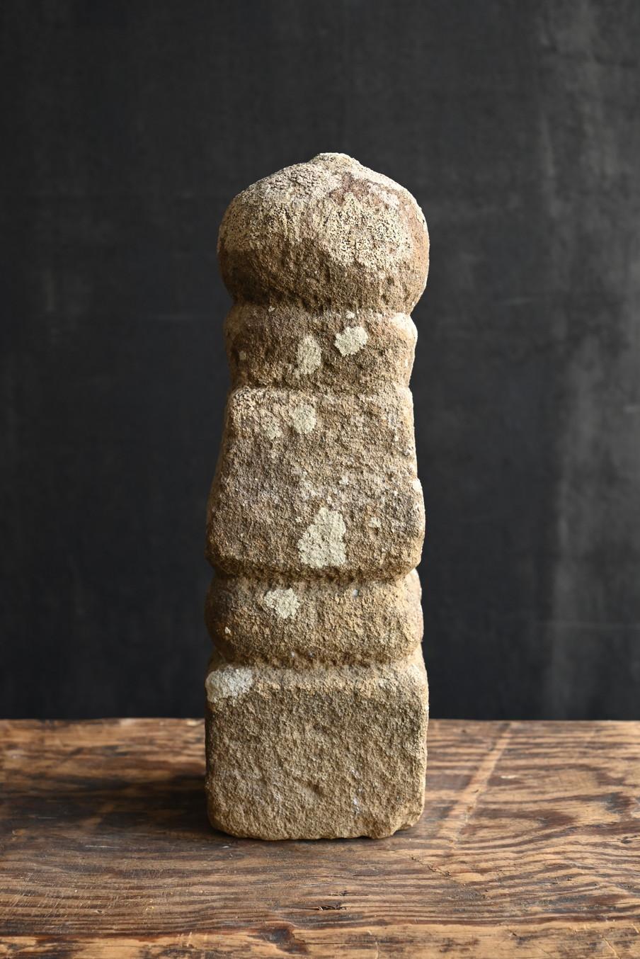Japanese antique stone five-ring tower/1500 to 1600s/Garden object/Wabisabi In Good Condition For Sale In Sammu-shi, Chiba
