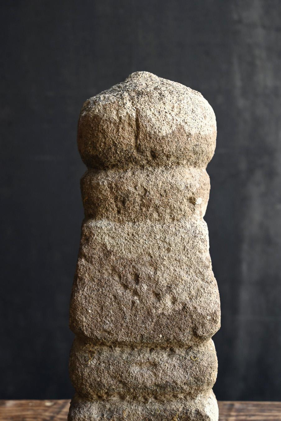Japanischer antiker fünfreihiger japanischer Steinturm aus Stein/1500 bis 1600er Jahre/Gartenobjekt/Wabisabi im Angebot 1
