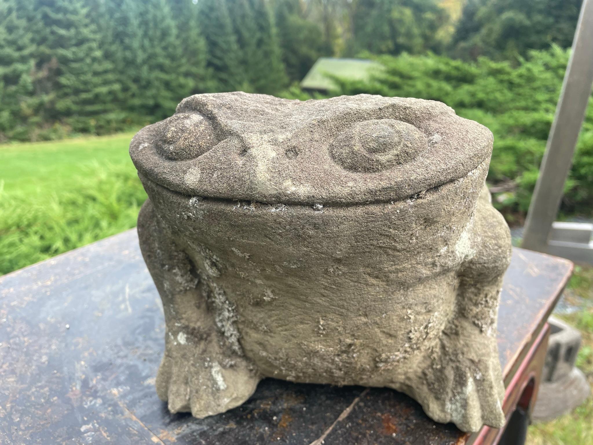 Japanese Big Antique Stone Garden Frog With Superb Details In Good Condition In South Burlington, VT