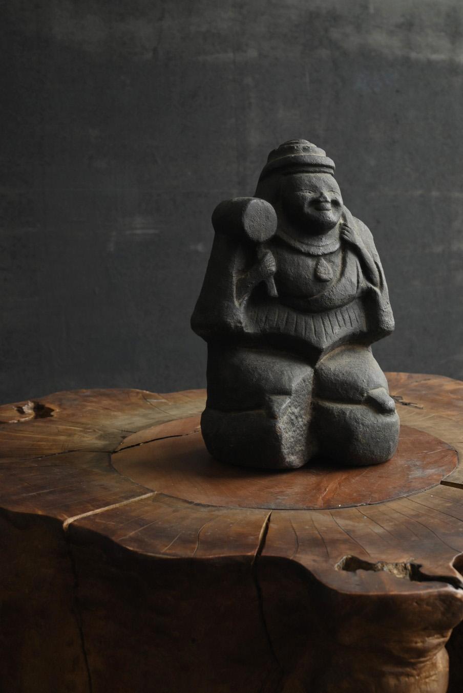 Japanese antique stone god/[Daikokuten]/Stone Buddhas from the Edo period In Good Condition For Sale In Sammu-shi, Chiba