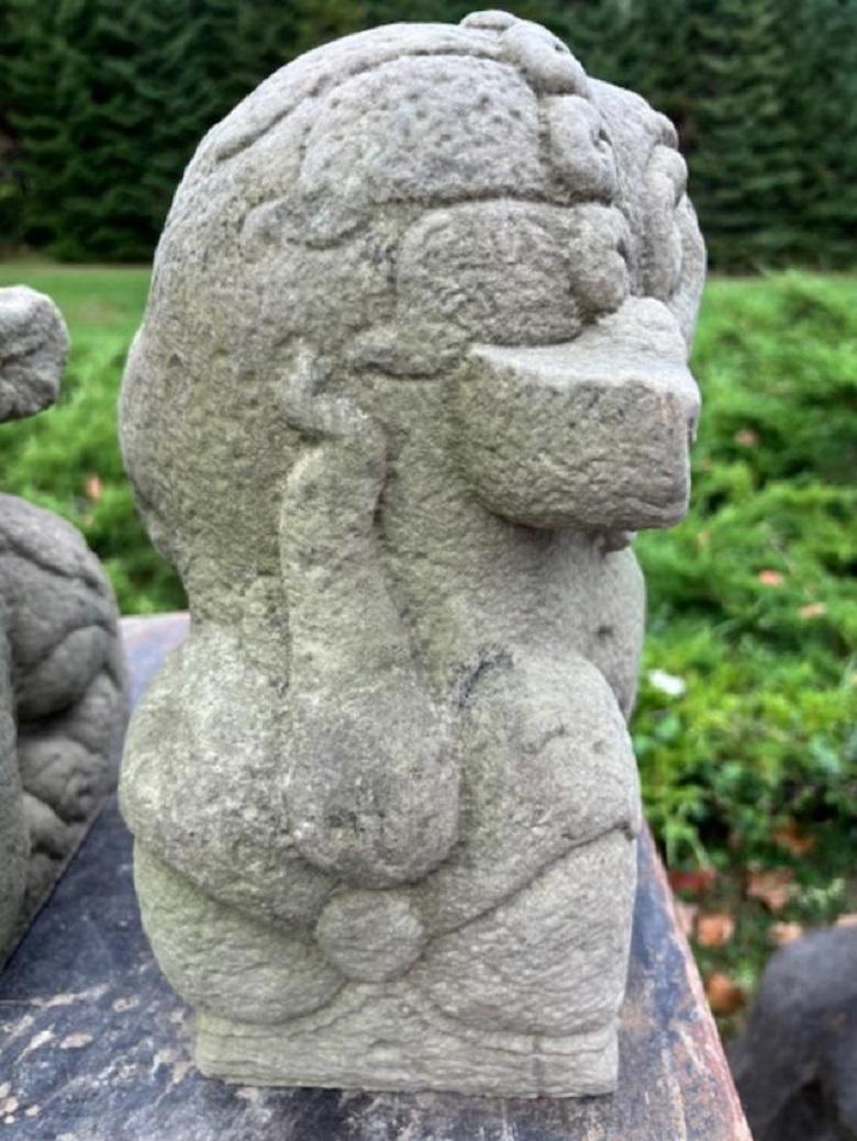 Paar japanische antike Guardians aus Stein, „Komainu“, handgeschnitzt  5