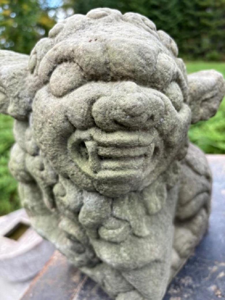Paar japanische antike Guardians aus Stein, „Komainu“, handgeschnitzt  (Japanisch)