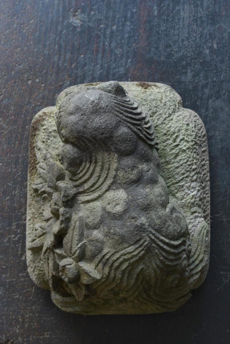 Antike japanische Stein-Löwenfigur aus Stein / 1800-1900 / Edo to Meiji / Gartenobjekt im Zustand „Gut“ im Angebot in Sammu-shi, Chiba