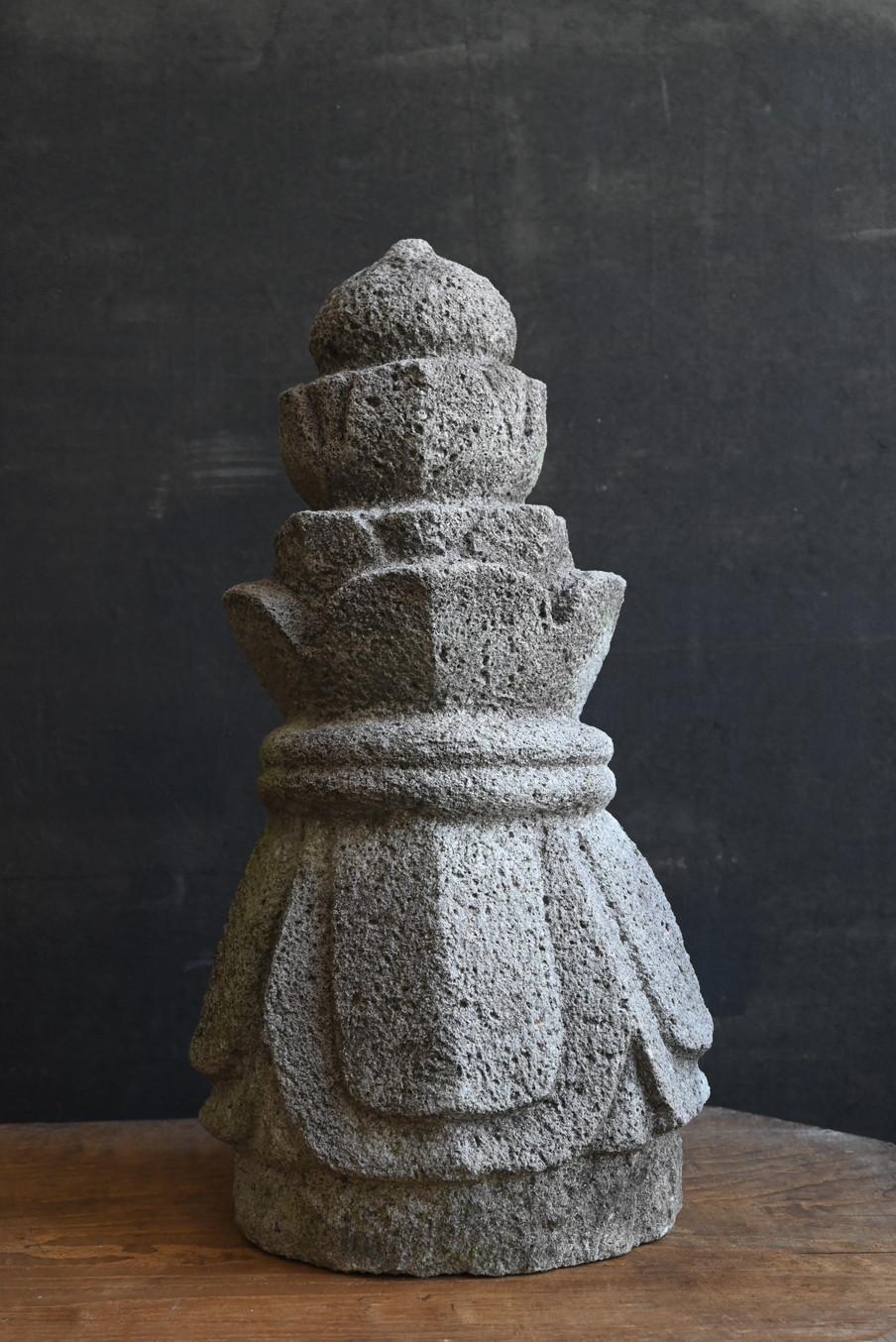 Japanese antique stone pagoda tip/Edo period/Temple item/Garden decoration 1