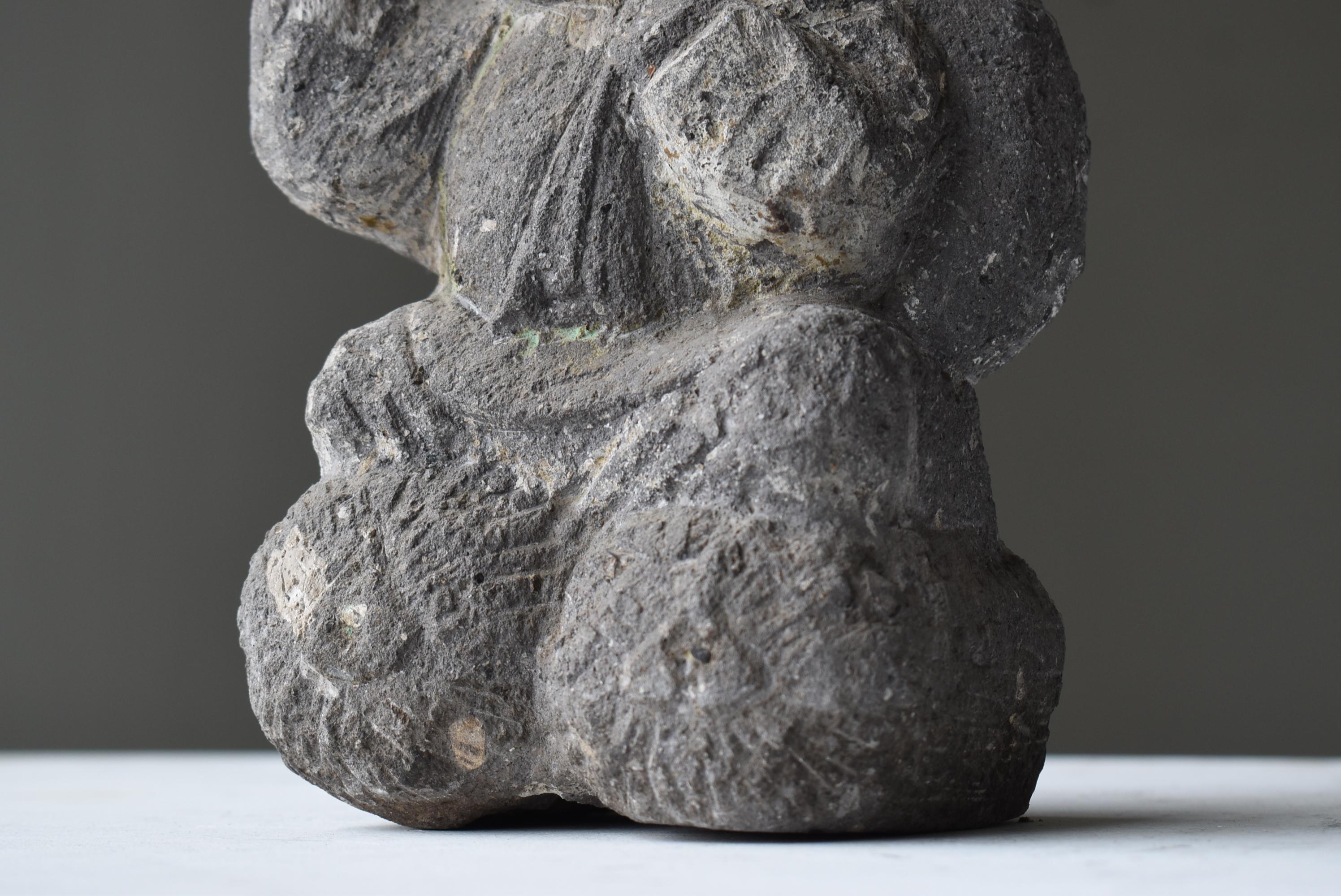 Japanische antike Steinstatue 「Daikokuten」1860er-1900er Jahre / Figur Wabisabi im Angebot 2