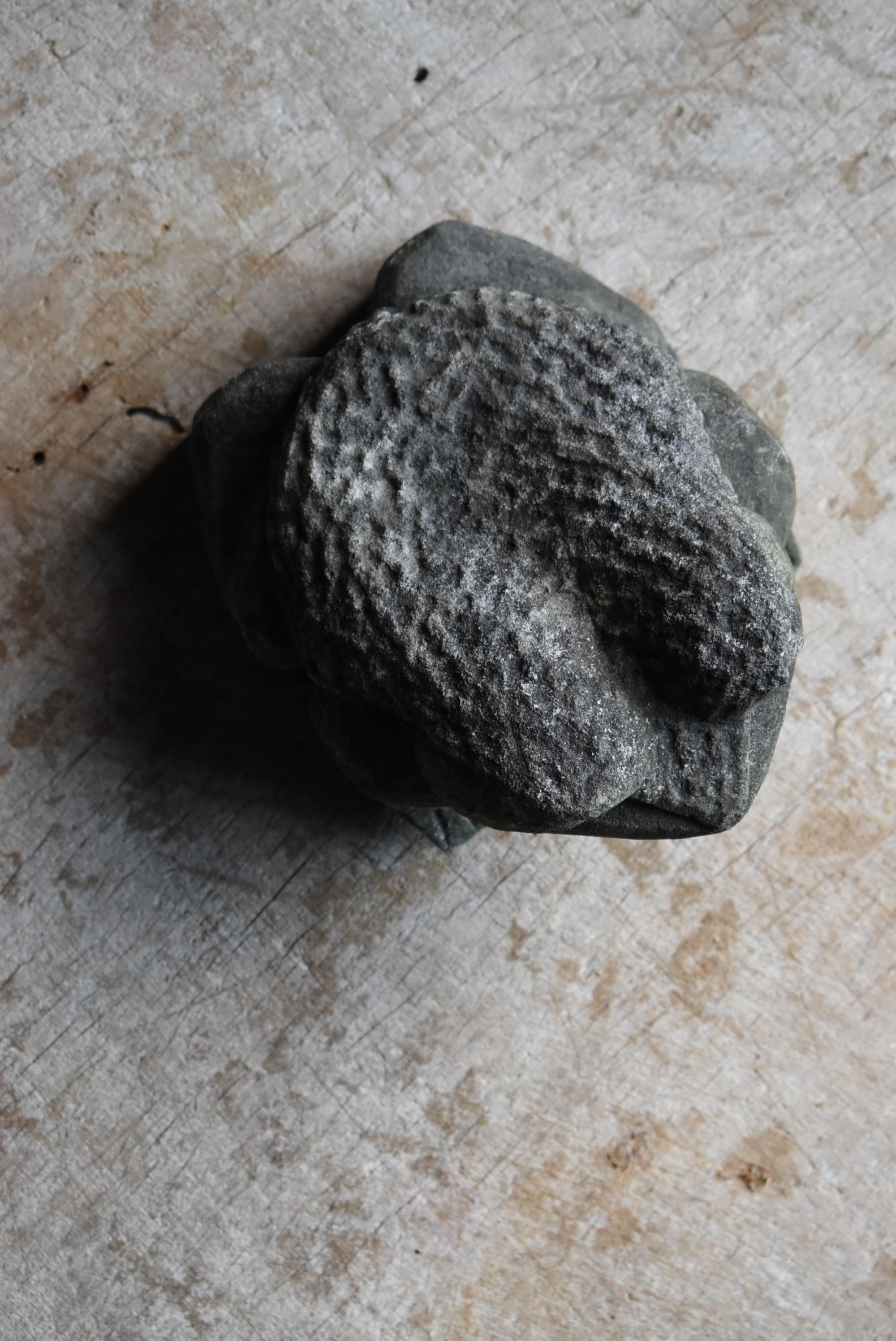 Japanese Antique Stone Statue Frog 1860s-1920s / Sculpture Wabisabi For Sale 9