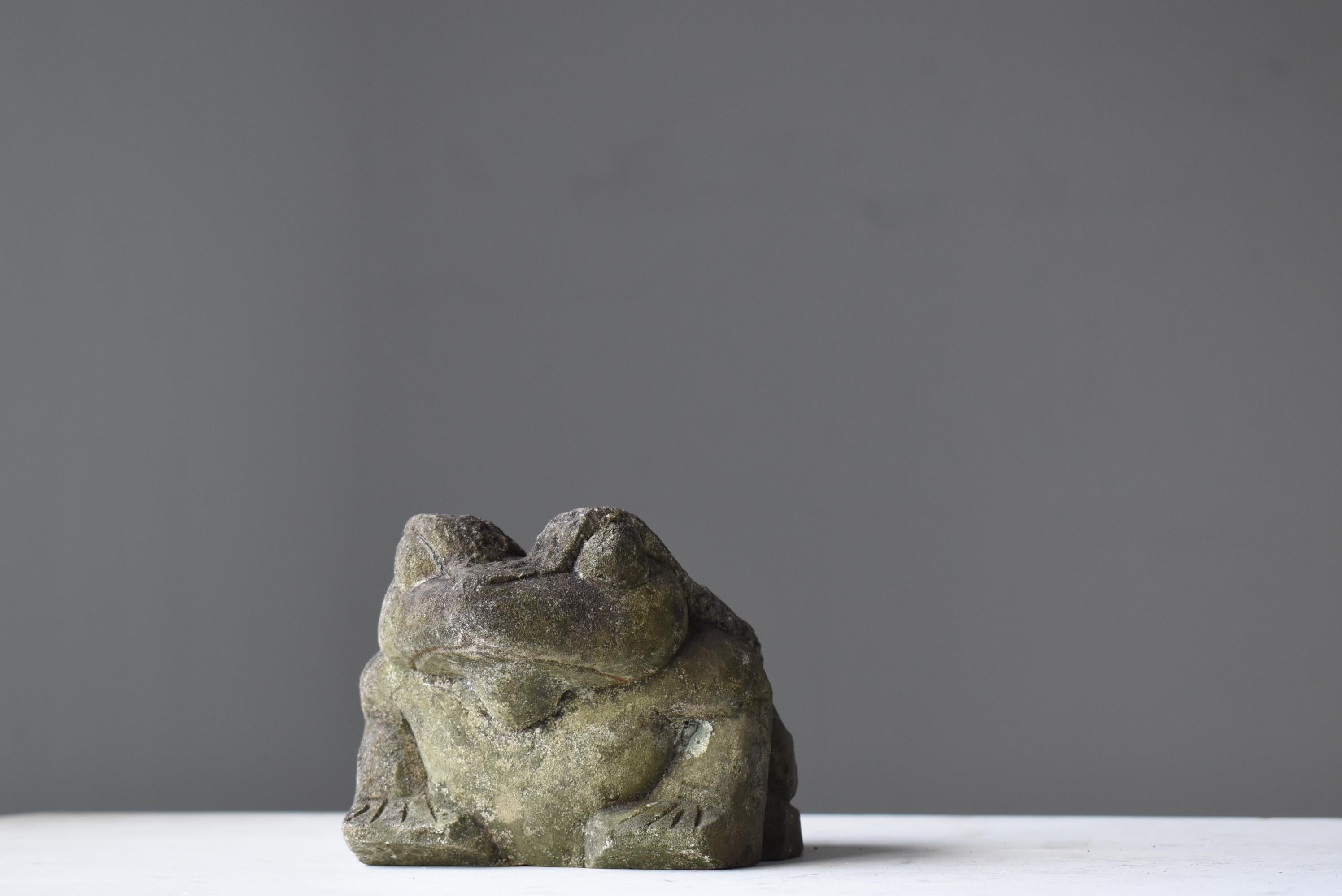 Hand-Carved Japanese Antique Stone Statue Frog 1860s-1920s / Sculpture Wabisabi For Sale