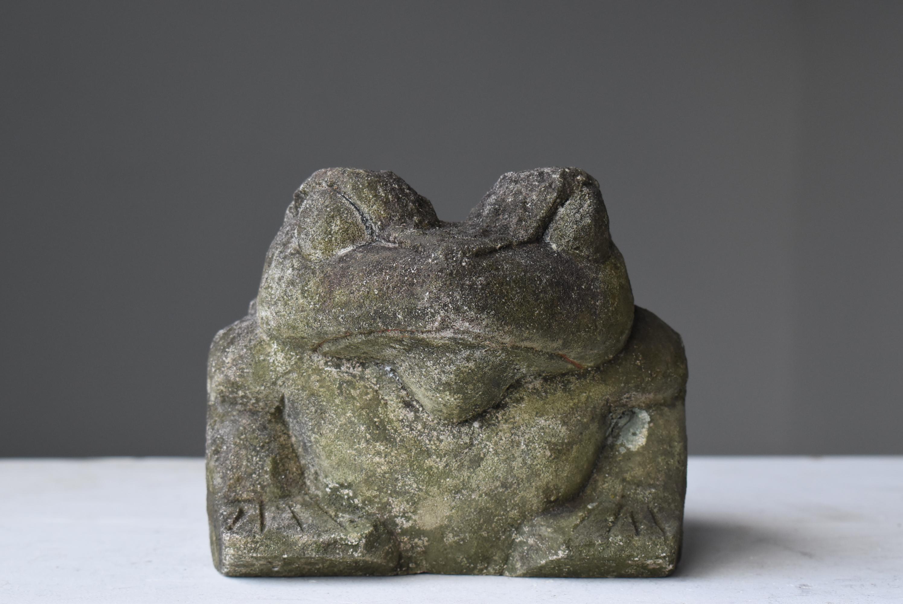 Japanese Antique Stone Statue Frog 1860s-1920s / Sculpture Wabisabi In Good Condition For Sale In Chōsei District Nagara, JP