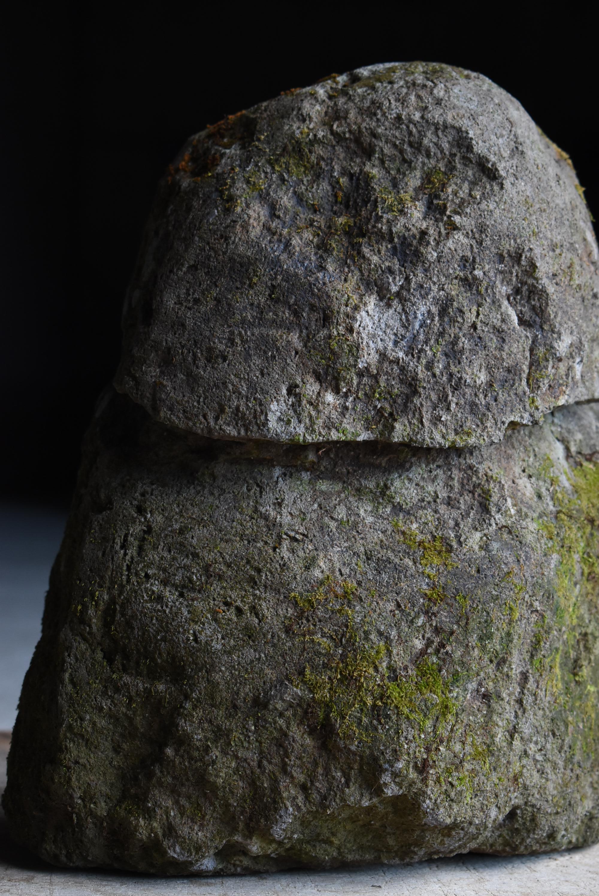 Japanische antike japanische Steinstatue mit Moss 1860er-1900er Jahre / Buddha Wabi Sabi 7