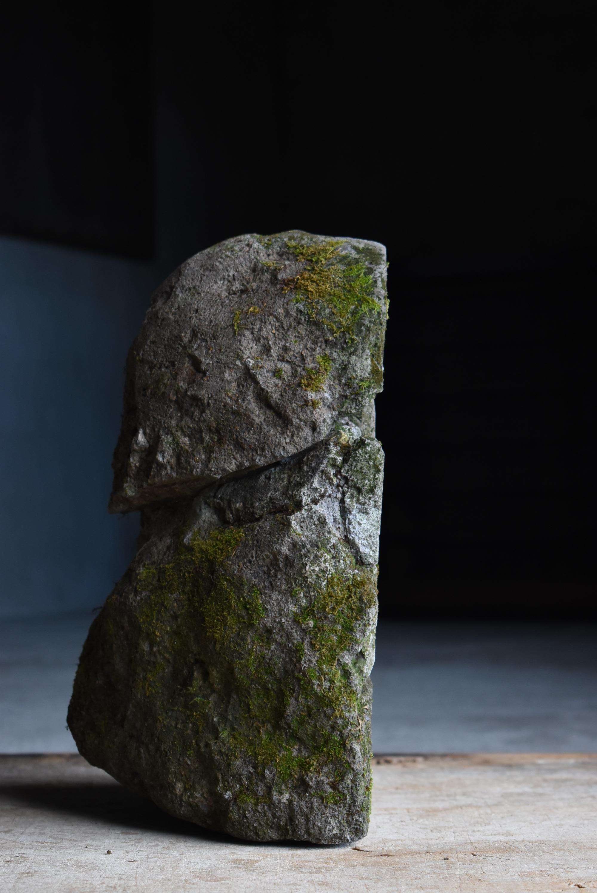 Japanische antike japanische Steinstatue mit Moss 1860er-1900er Jahre / Buddha Wabi Sabi 8
