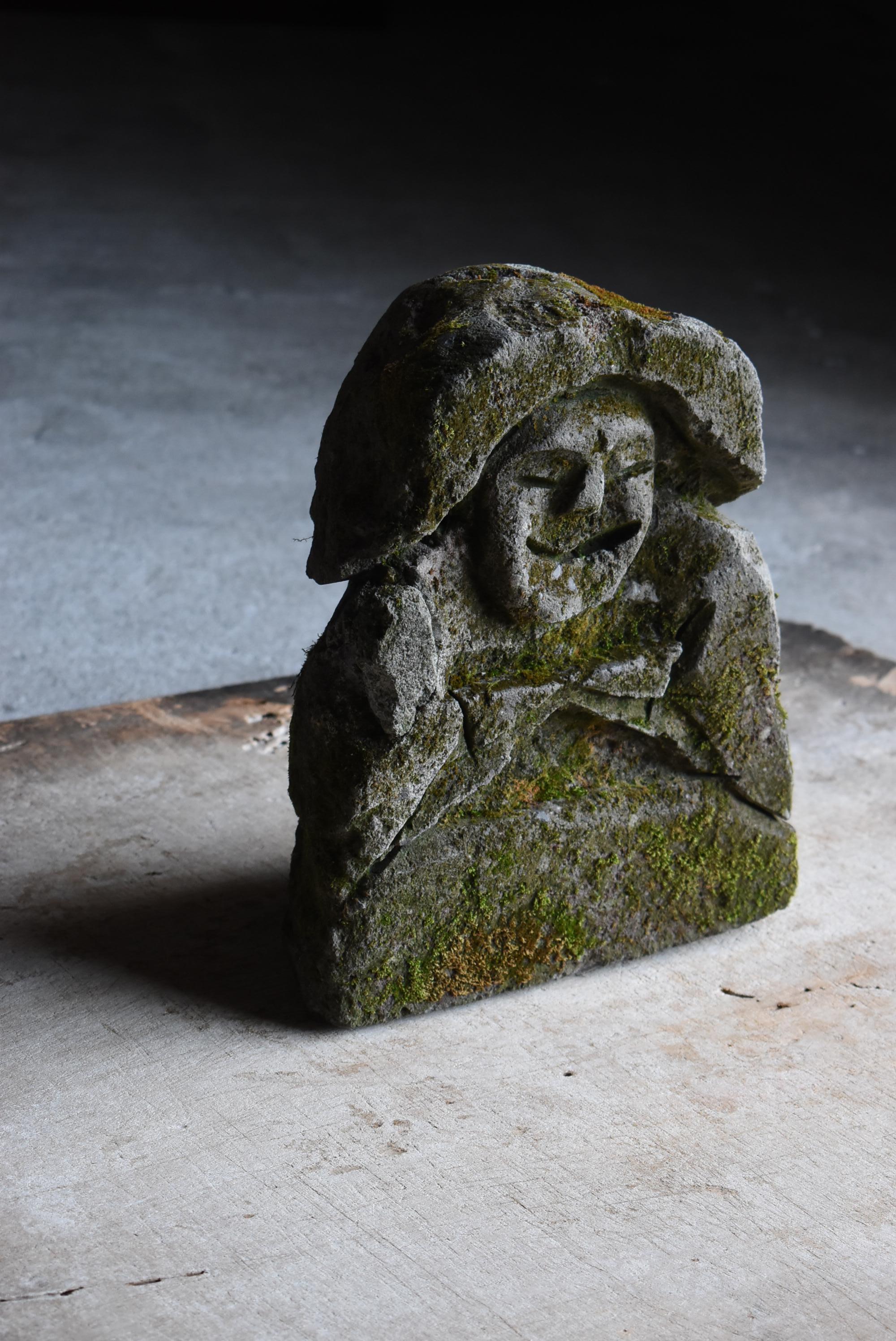 Japanische antike japanische Steinstatue mit Moss 1860er-1900er Jahre / Buddha Wabi Sabi (Handgeschnitzt)