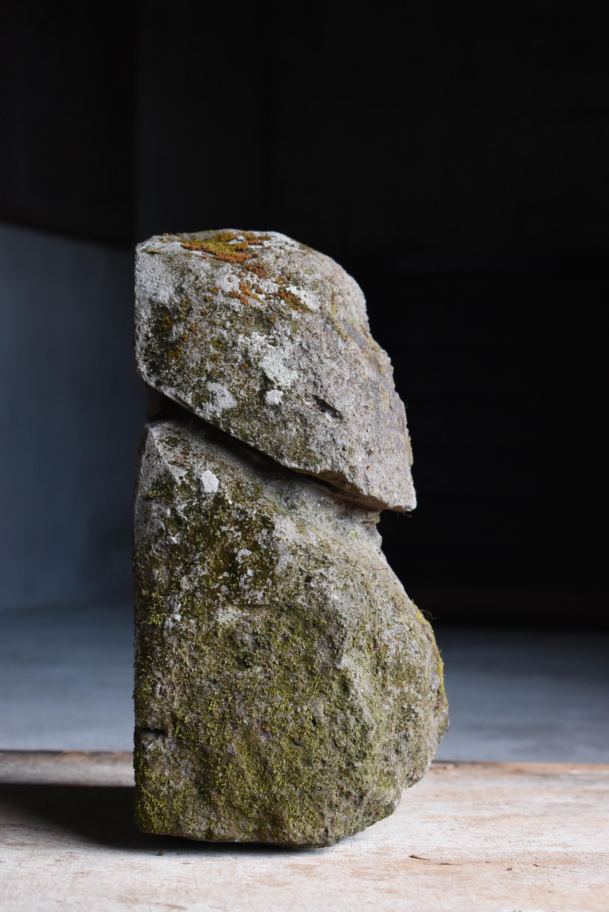 Japanische antike japanische Steinstatue mit Moss 1860er-1900er Jahre / Buddha Wabi Sabi 3