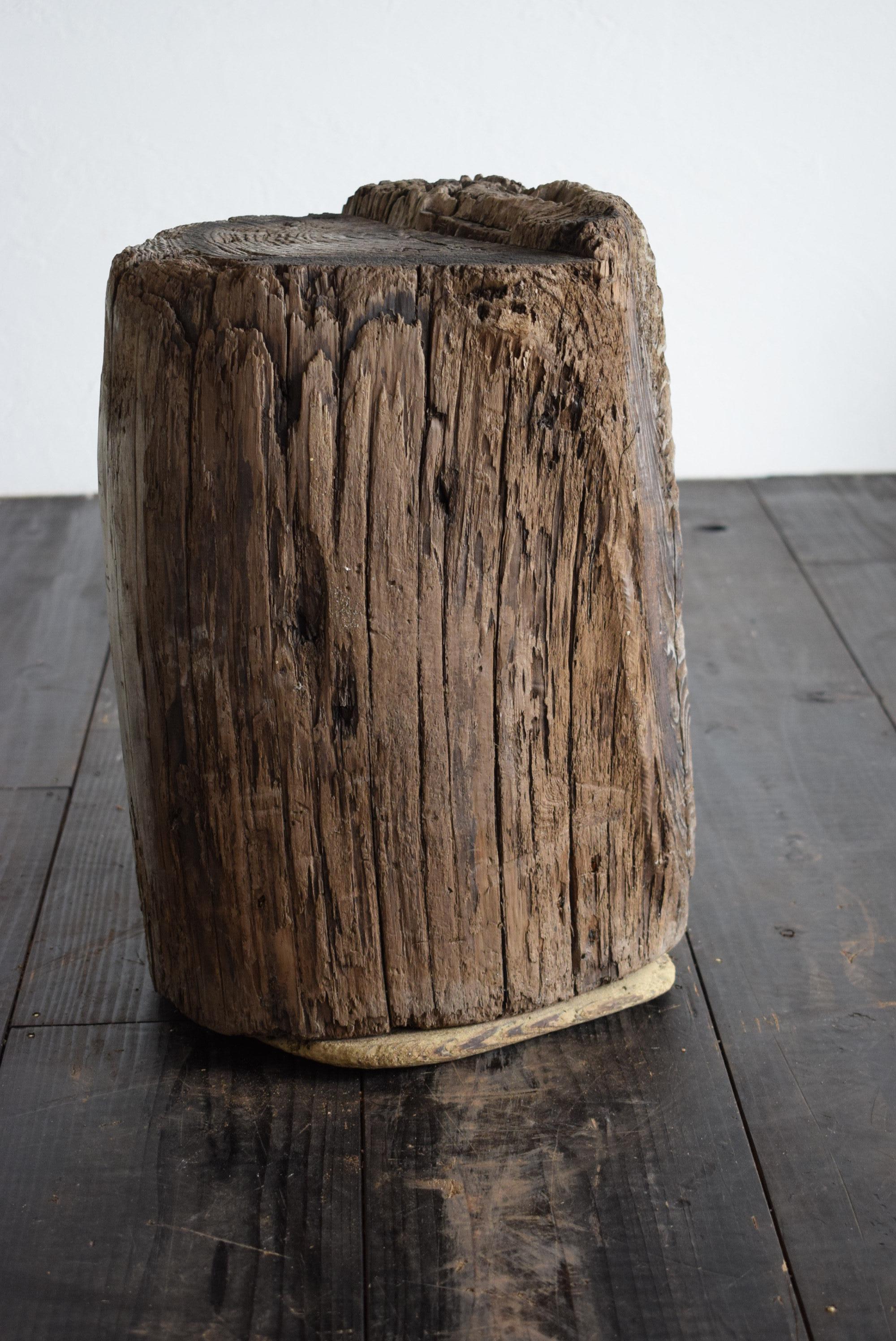 Japanischer antiker japanischer Wabi-sabi-Hocker/Holzhocker aus Japan (Zedernholz) im Angebot