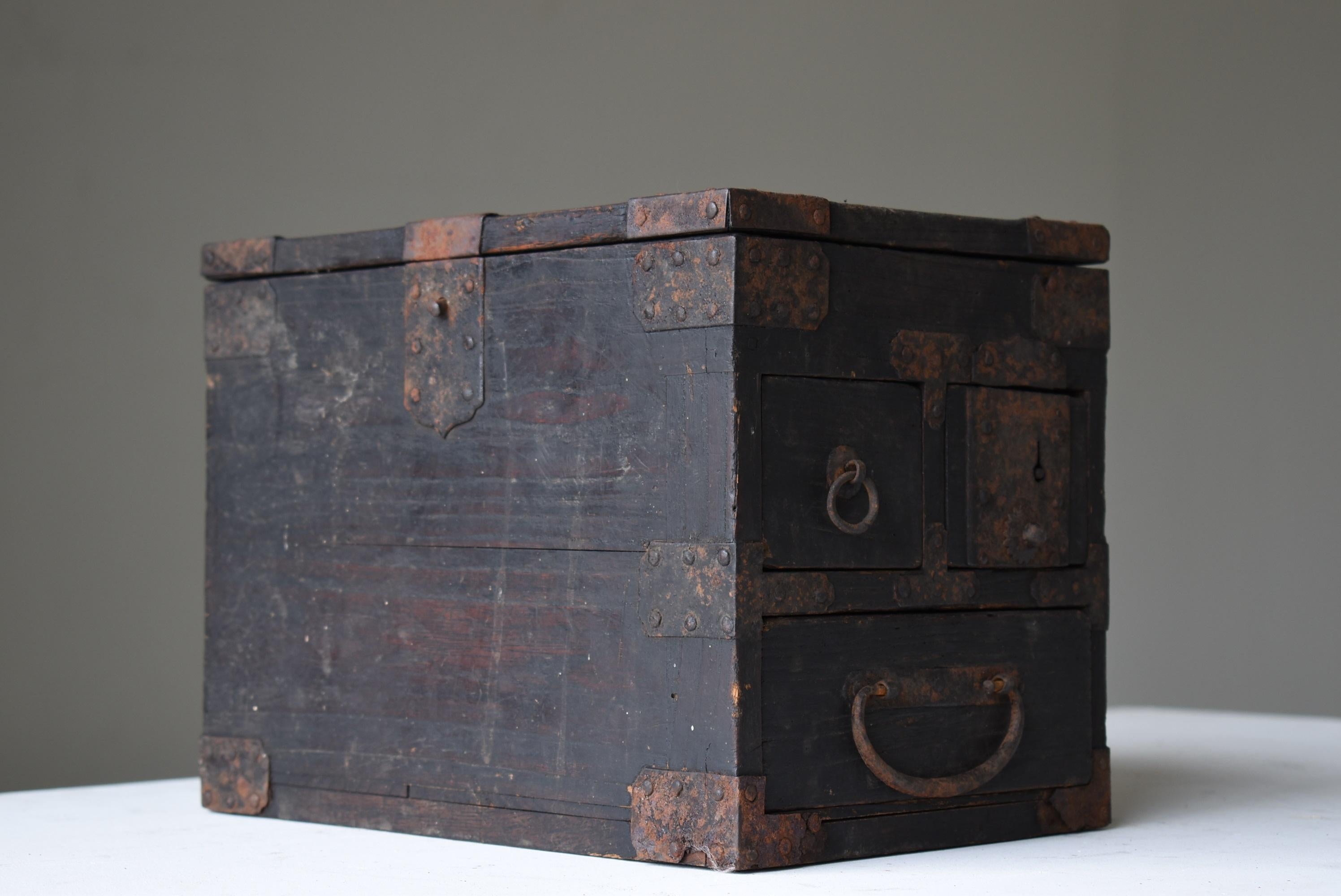 Japanese Antique Storage Box 1800s-1860s/Tansu Contemporary Art Wabisabi Drawer In Good Condition In Sammu-shi, Chiba