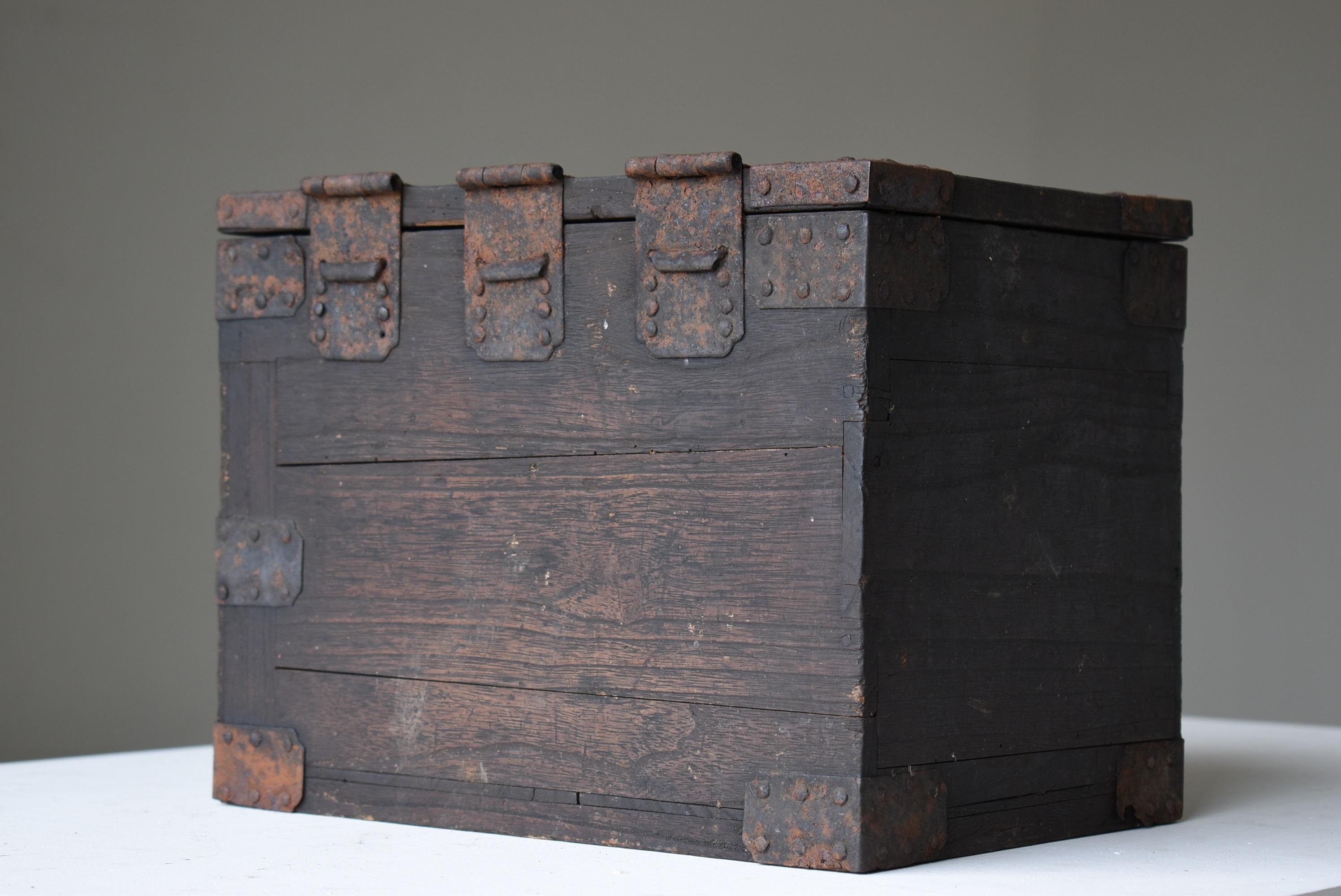 Cedar Japanese Antique Storage Box 1800s-1860s/Tansu Contemporary Art Wabisabi Drawer