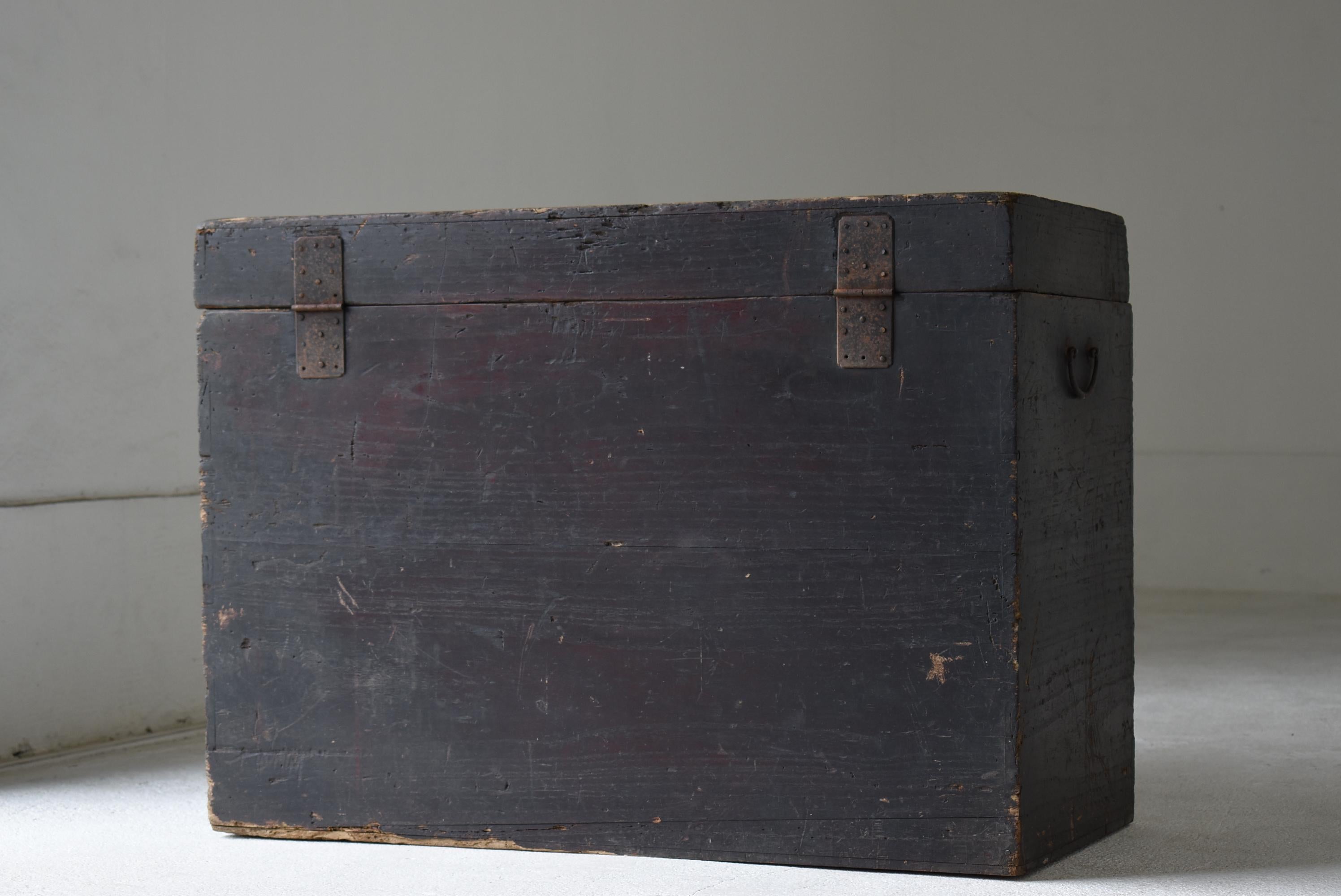 Japanese Antique Storage Box 1860s-1900s / Tansu Sideboard Wabisabi For Sale 3