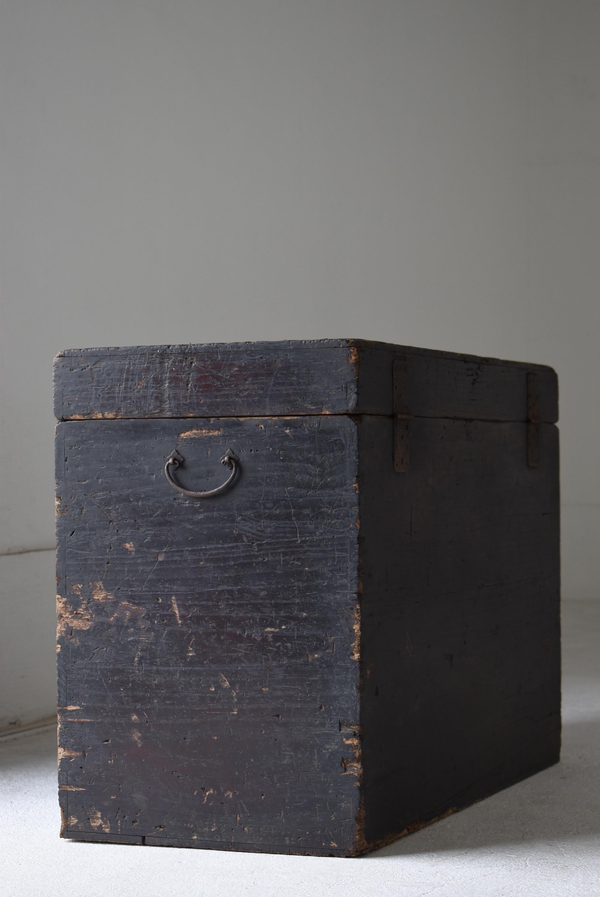 Japanese Antique Storage Box 1860s-1900s / Tansu Sideboard Wabisabi For Sale 5