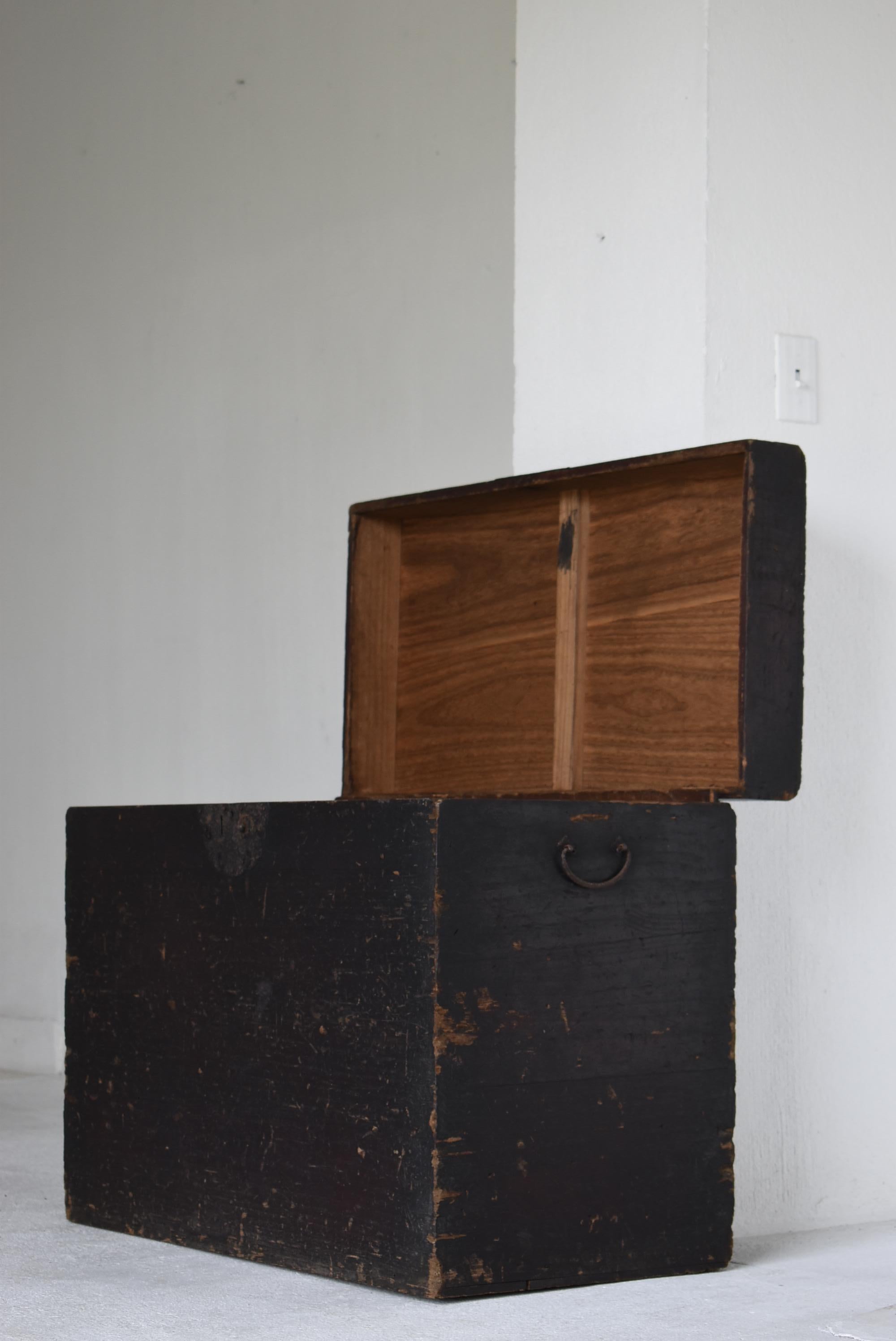 Japanese Antique Storage Box 1860s-1900s / Tansu Sideboard Wabisabi For Sale 6