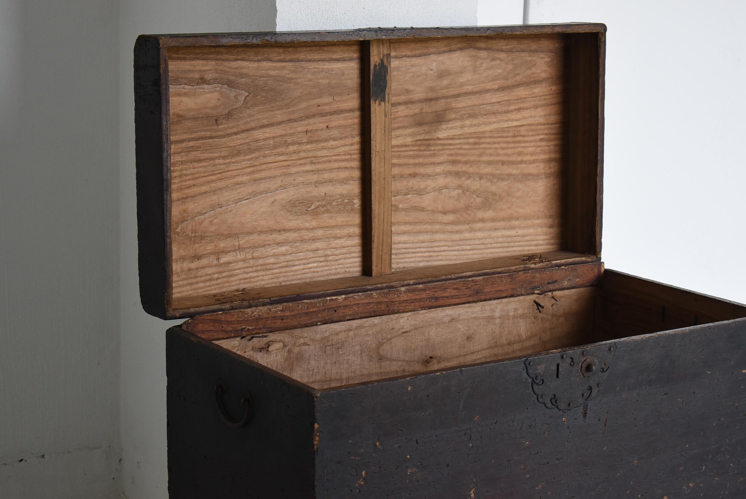 Japanese Antique Storage Box 1860s-1900s / Tansu Sideboard Wabisabi For Sale 7