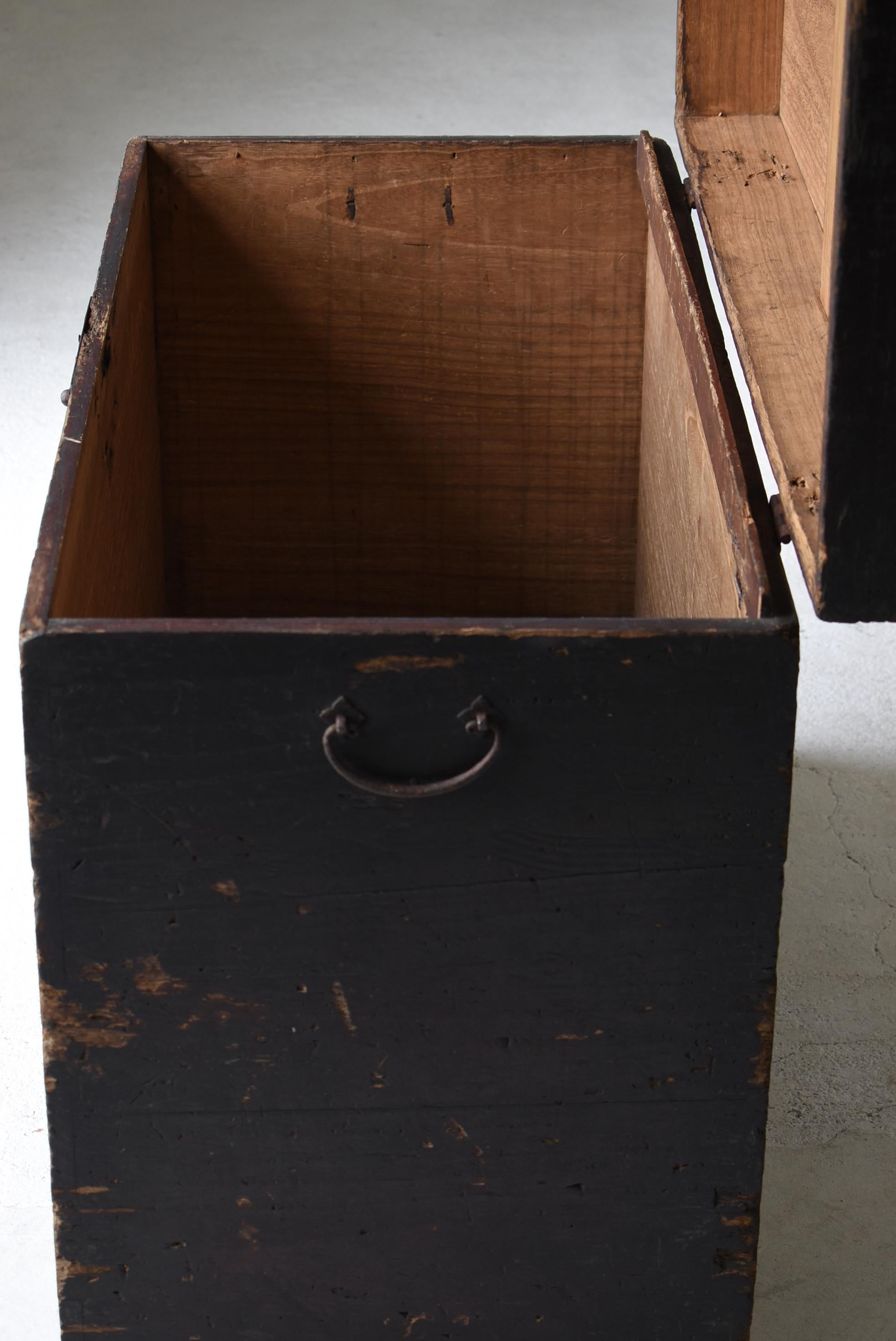 Japanese Antique Storage Box 1860s-1900s / Tansu Sideboard Wabisabi For Sale 8