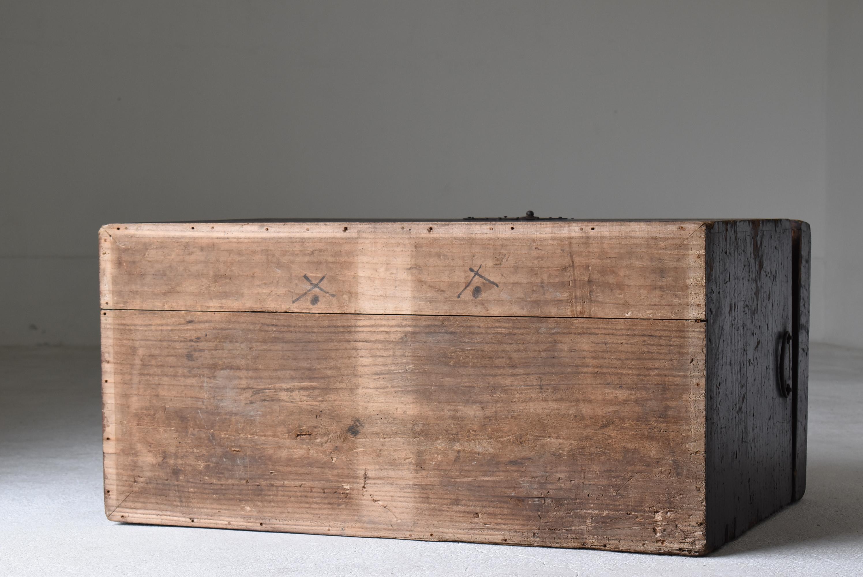 Japanese Antique Storage Box 1860s-1900s / Tansu Sideboard Wabisabi For Sale 10