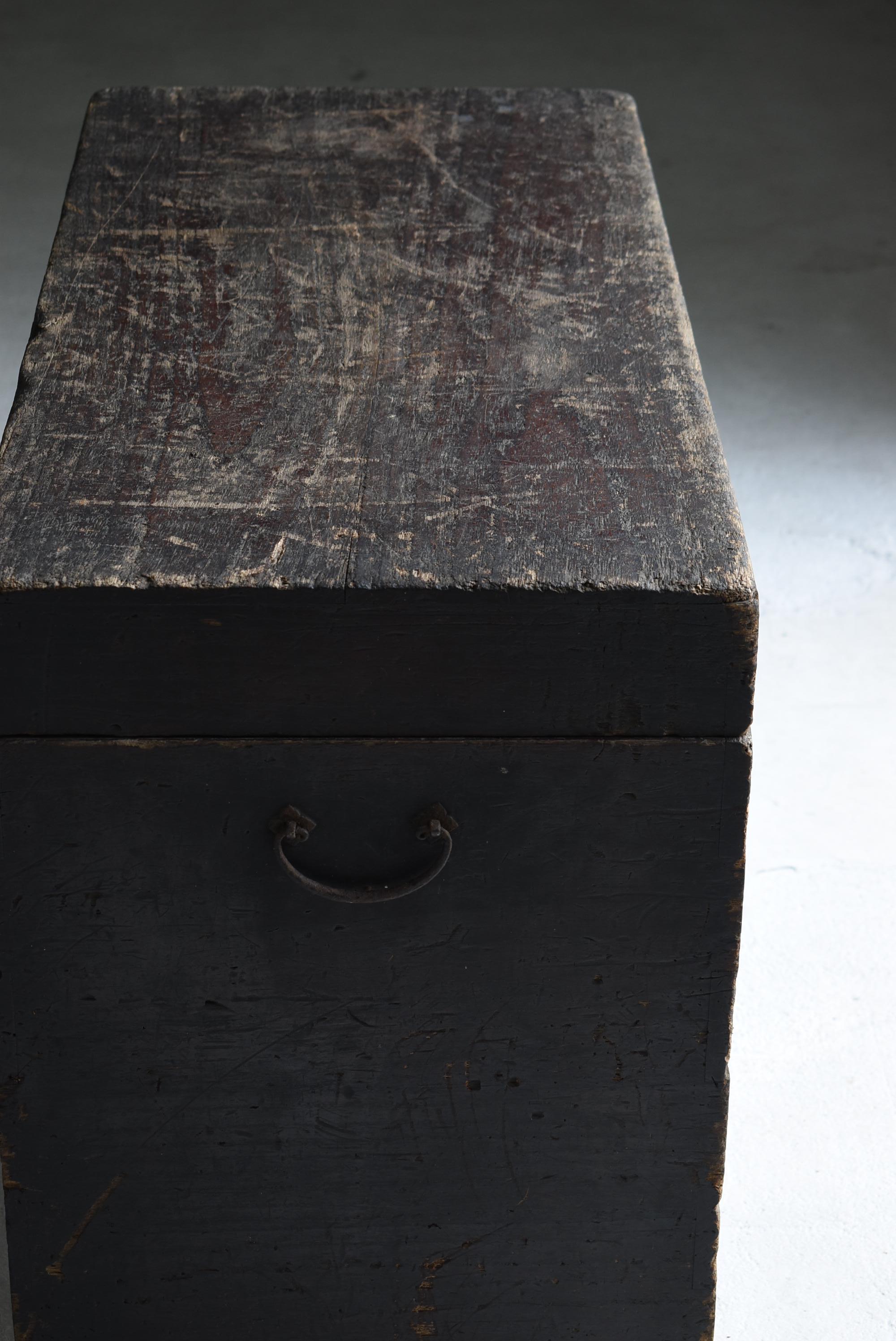Japanese Antique Storage Box 1860s-1900s / Tansu Sideboard Wabisabi For Sale 11