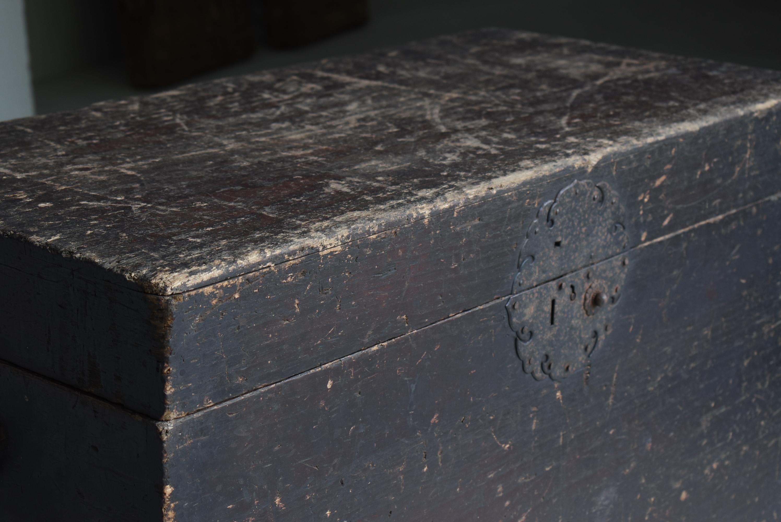 Japanese Antique Storage Box 1860s-1900s / Tansu Sideboard Wabisabi For Sale 12