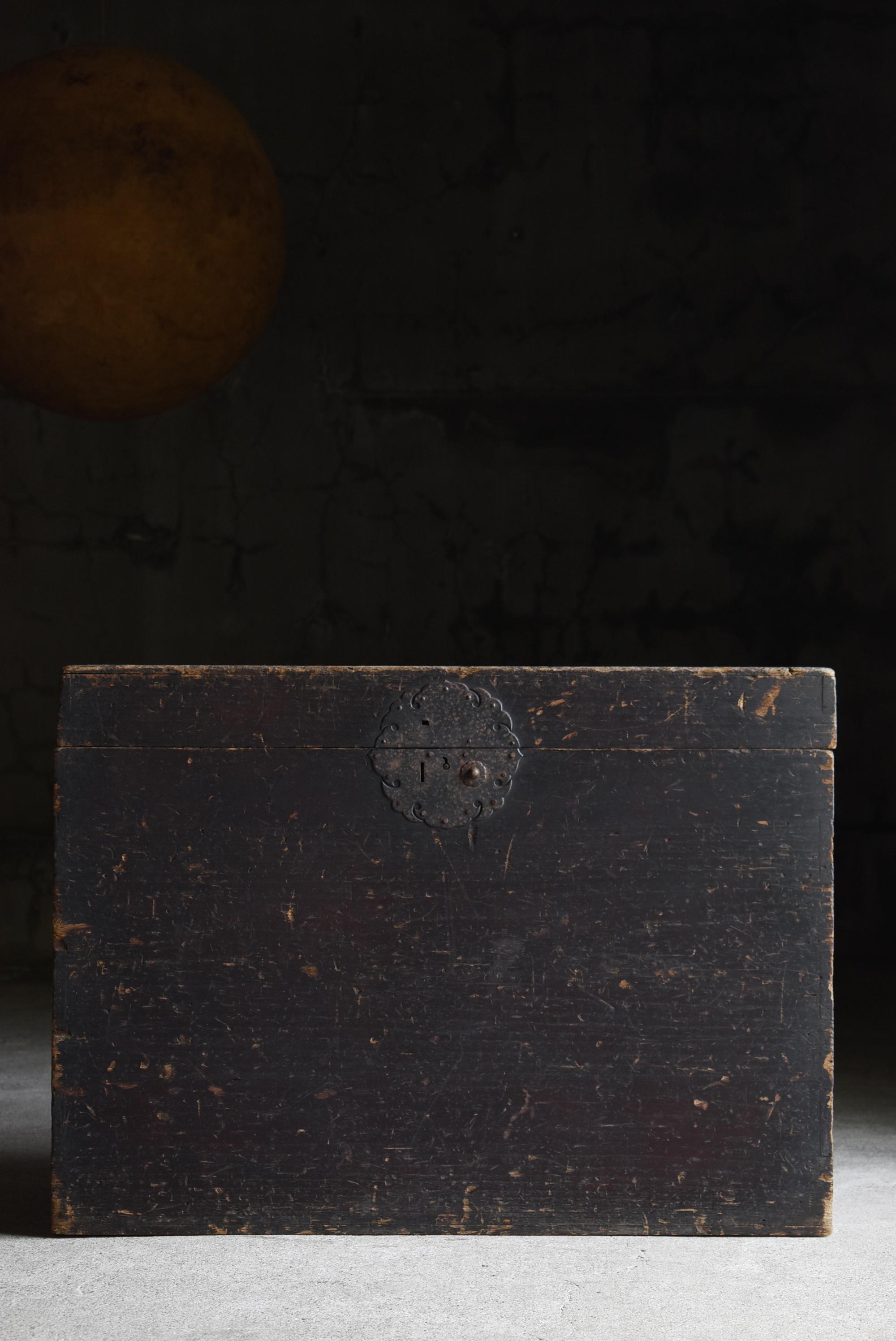 Japanese Antique Storage Box 1860s-1900s / Tansu Sideboard Wabisabi For Sale 13
