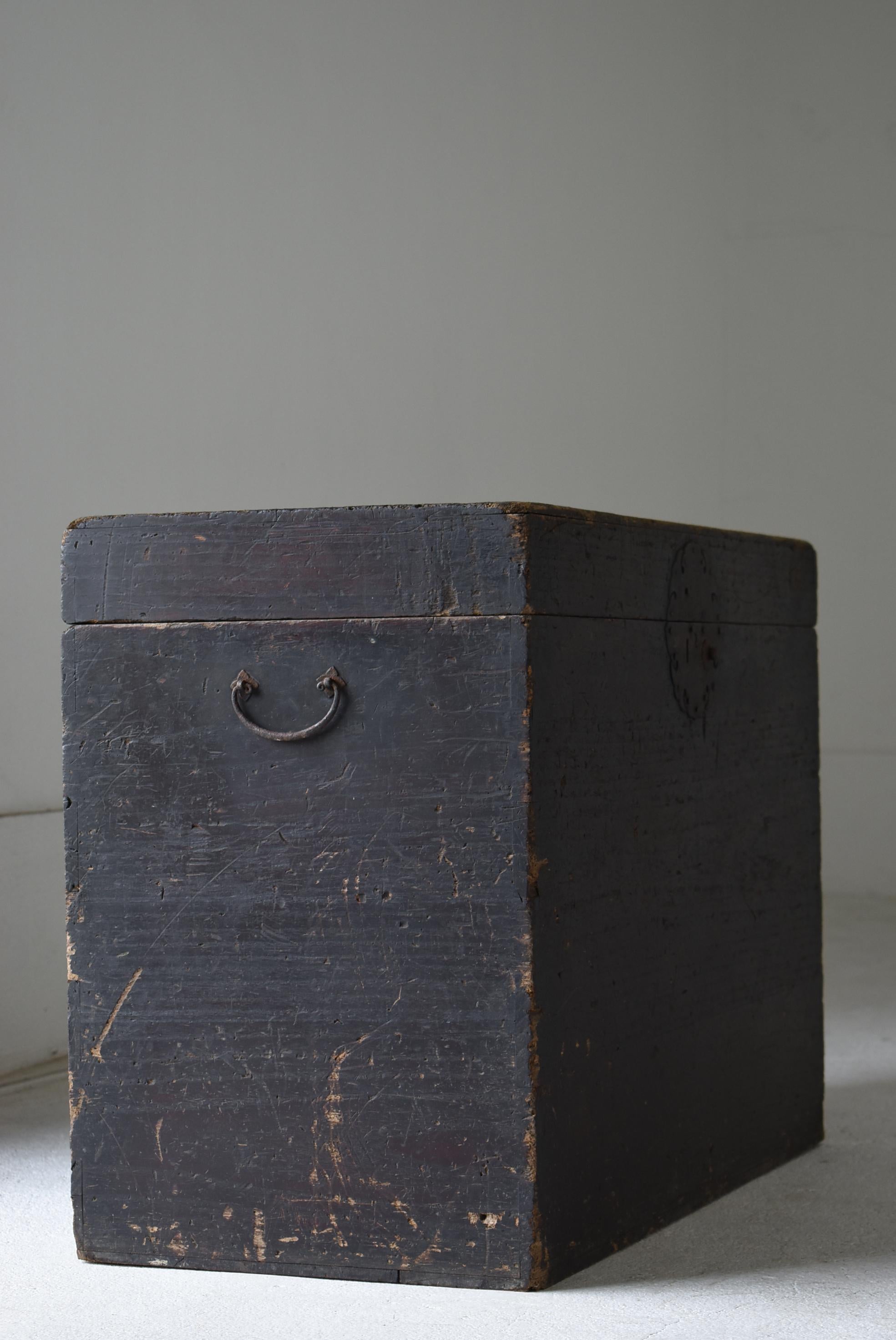 Japanese Antique Storage Box 1860s-1900s / Tansu Sideboard Wabisabi For Sale 1