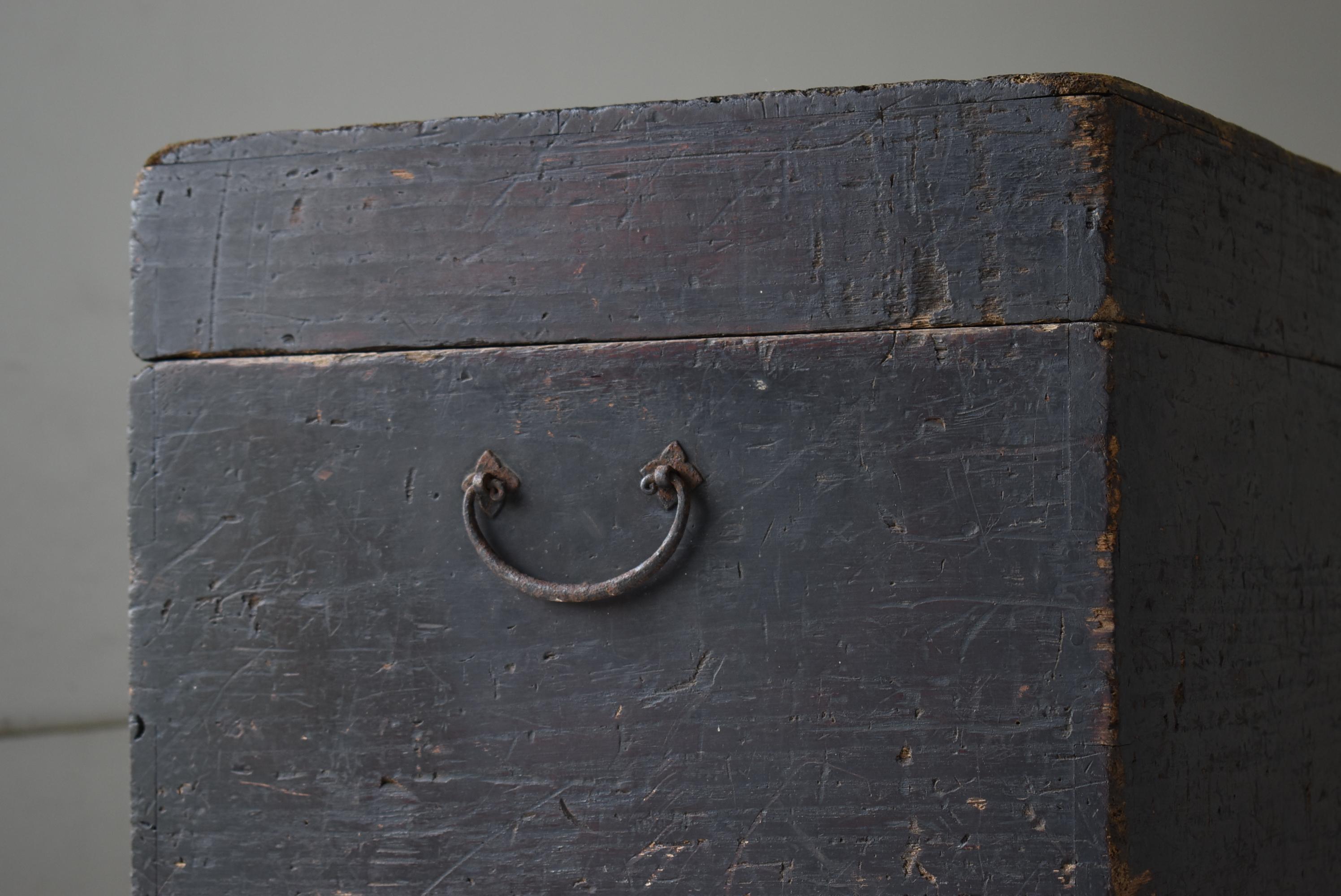 Japanese Antique Storage Box 1860s-1900s / Tansu Sideboard Wabisabi For Sale 2