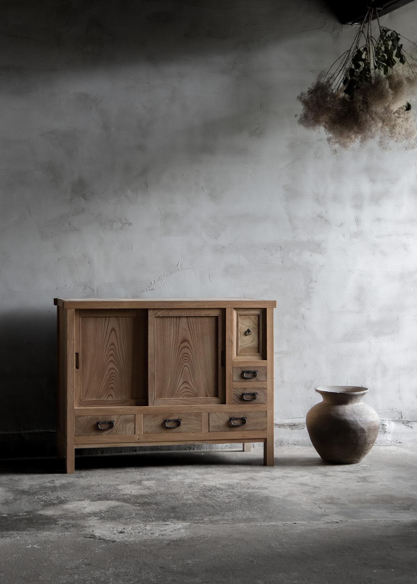 Japanese Antique Storage Cabinet, Taisho Era'1912-1926', Wabi Sabi In Good Condition For Sale In Hitachiomiya-shi, 08