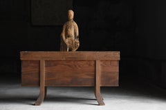 Coffre de rangement japonais ancien (années 1900-1940) / Table d'appoint basse de style Wabi Sabi