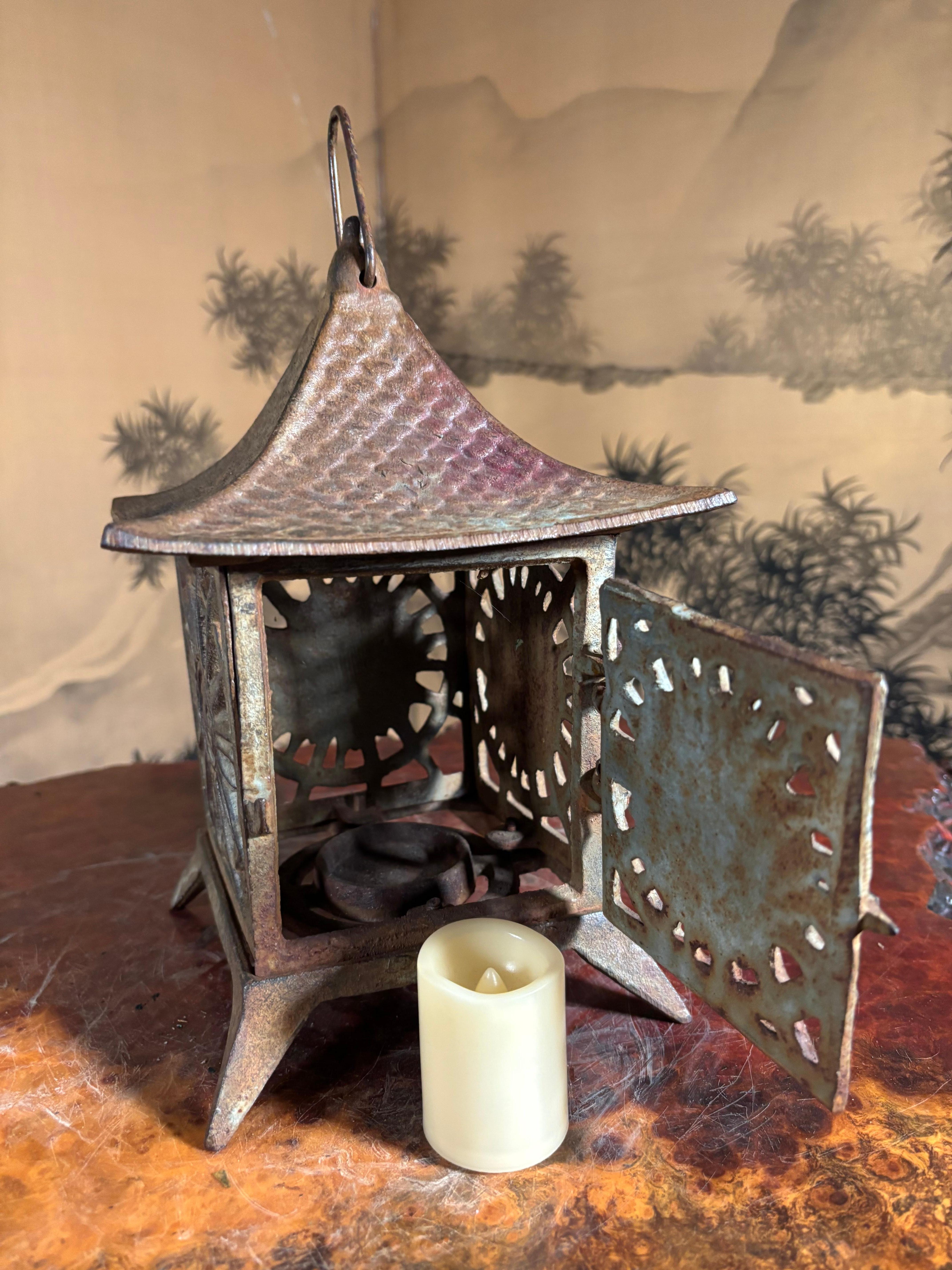 Japanese Antique Sun Faced Pagoda Roof Lantern For Sale 2