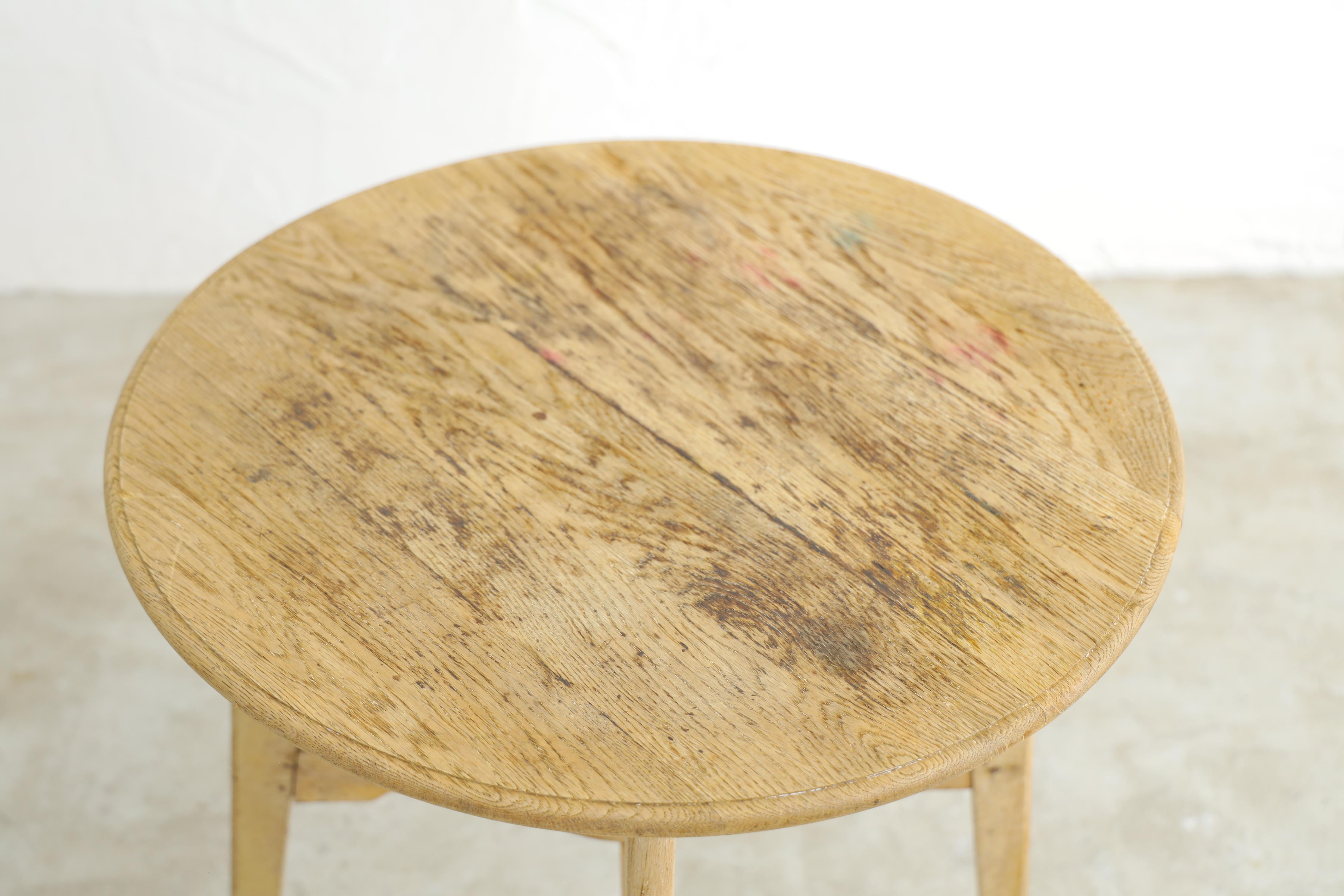 Introducing an exceptional round table that can be said to be the culmination of Taisho-era craftsmanship. 

It features tapered legs that narrow towards the base, giving it a delicate and elegant appearance while being unadorned and neat.

Made