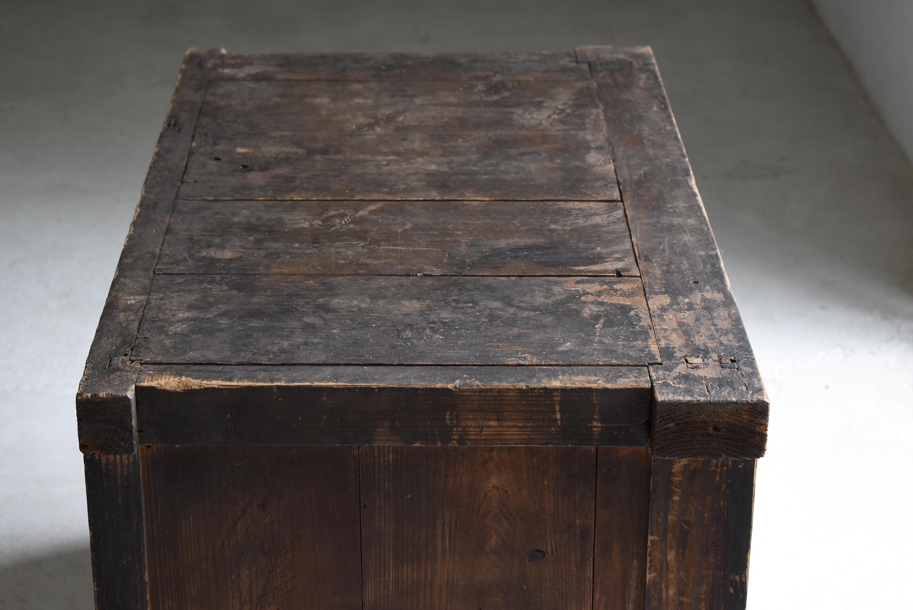 Japanese Antique Tansu 1860s-1900s / Sideboard Cabinet Wabi Sabi en vente 6