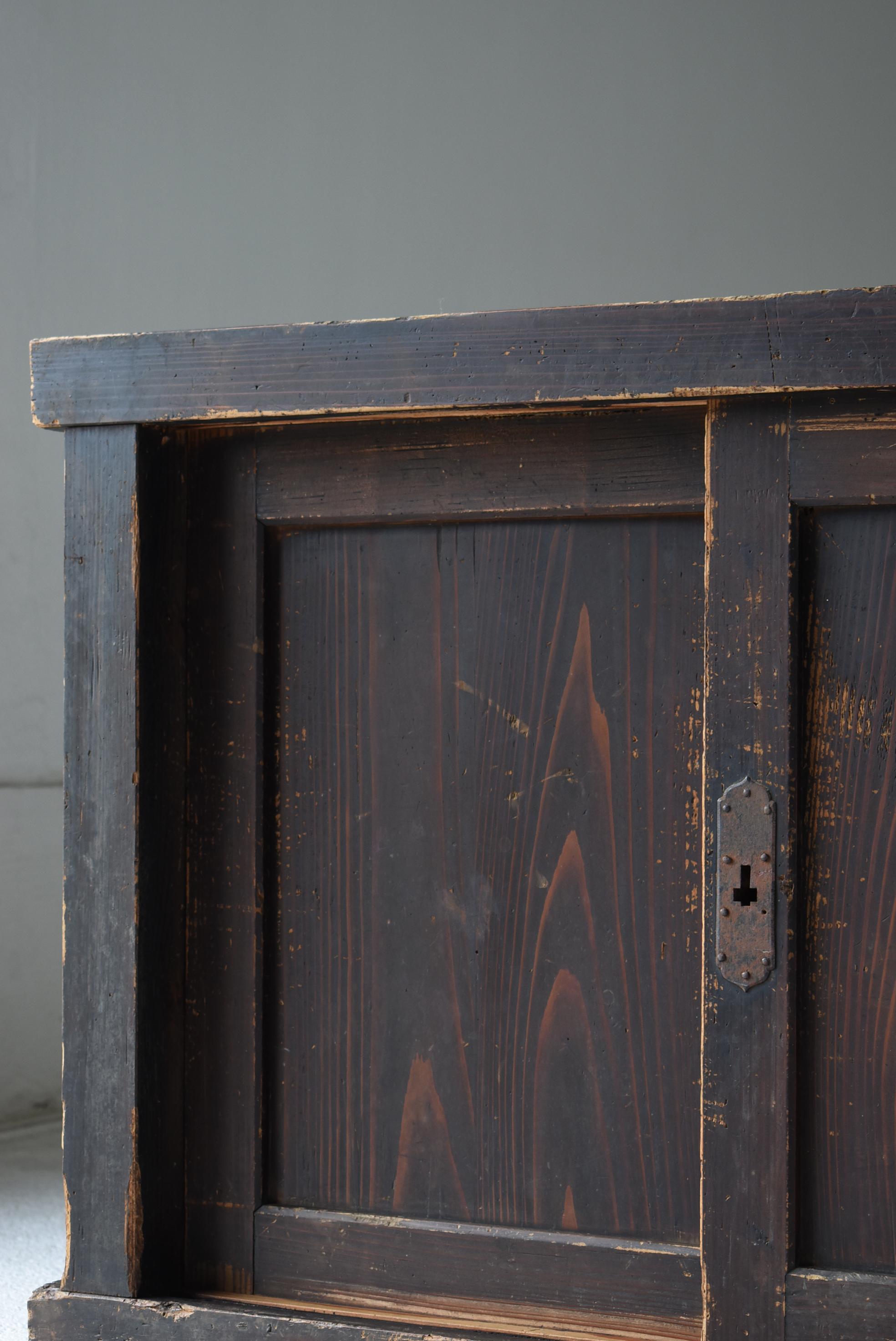 Japanese Antique Tansu 1860s-1900s / Sideboard Cabinet Wabi Sabi Bon état - En vente à Chōsei District Nagara, JP