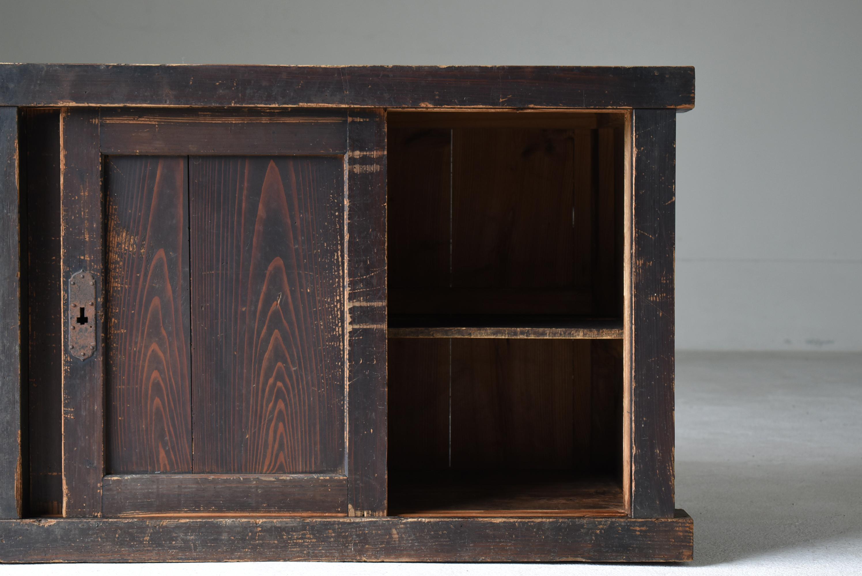 Cèdre Japanese Antique Tansu 1860s-1900s / Sideboard Cabinet Wabi Sabi en vente