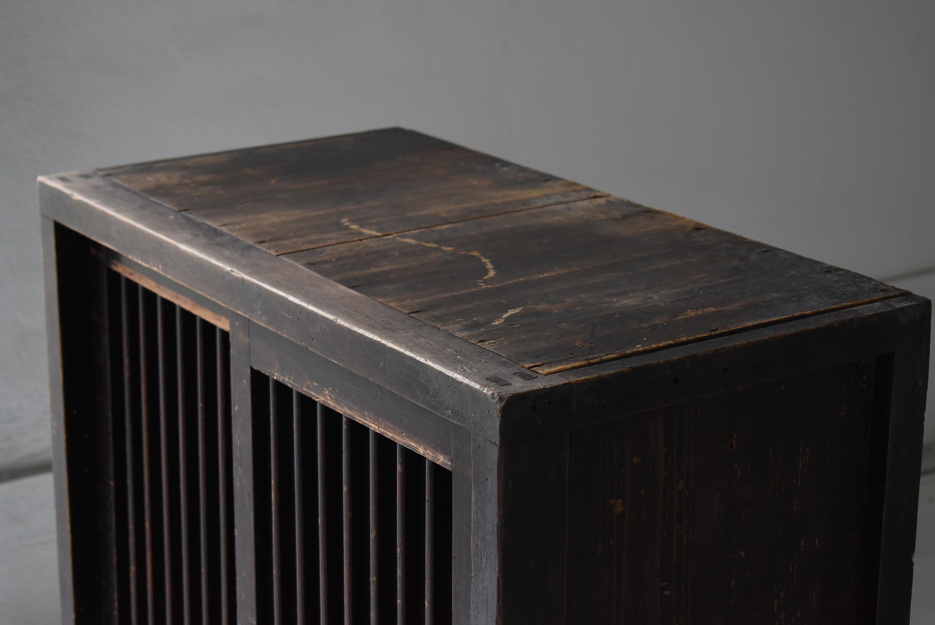 Giapponese Antico Tansu giapponese del 1860-1900 / Credenza Wabisabi in vendita