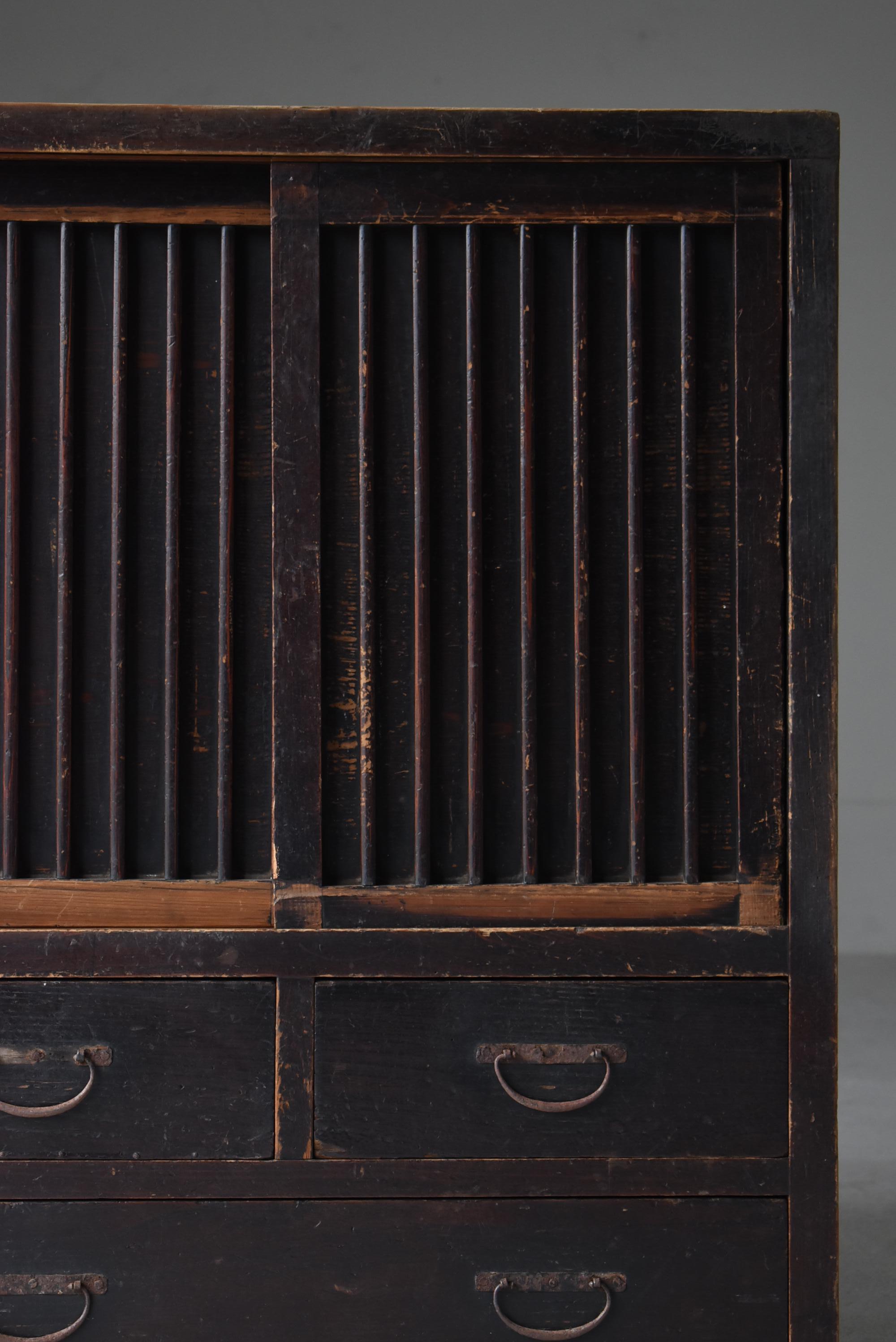 Falegnameria Antico Tansu giapponese del 1860-1900 / Credenza Wabisabi in vendita