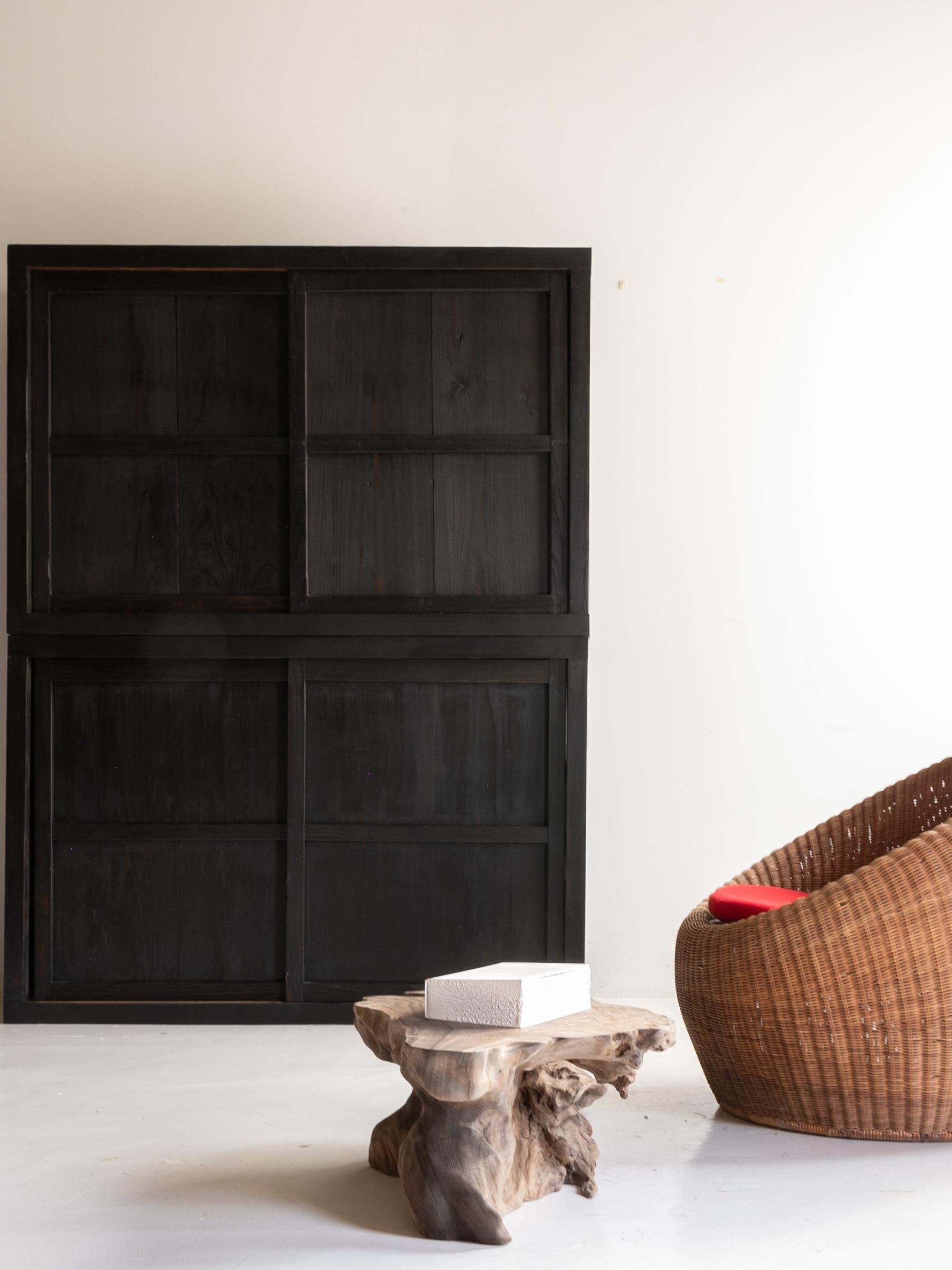This is a historically significant Japanese Tansu cabinet, crafted from cedar wood during the Meiji period (1860s–1900s).

Its minimalist and refined design embodies traditional Japanese aesthetics, bringing a sense of understated elegance and