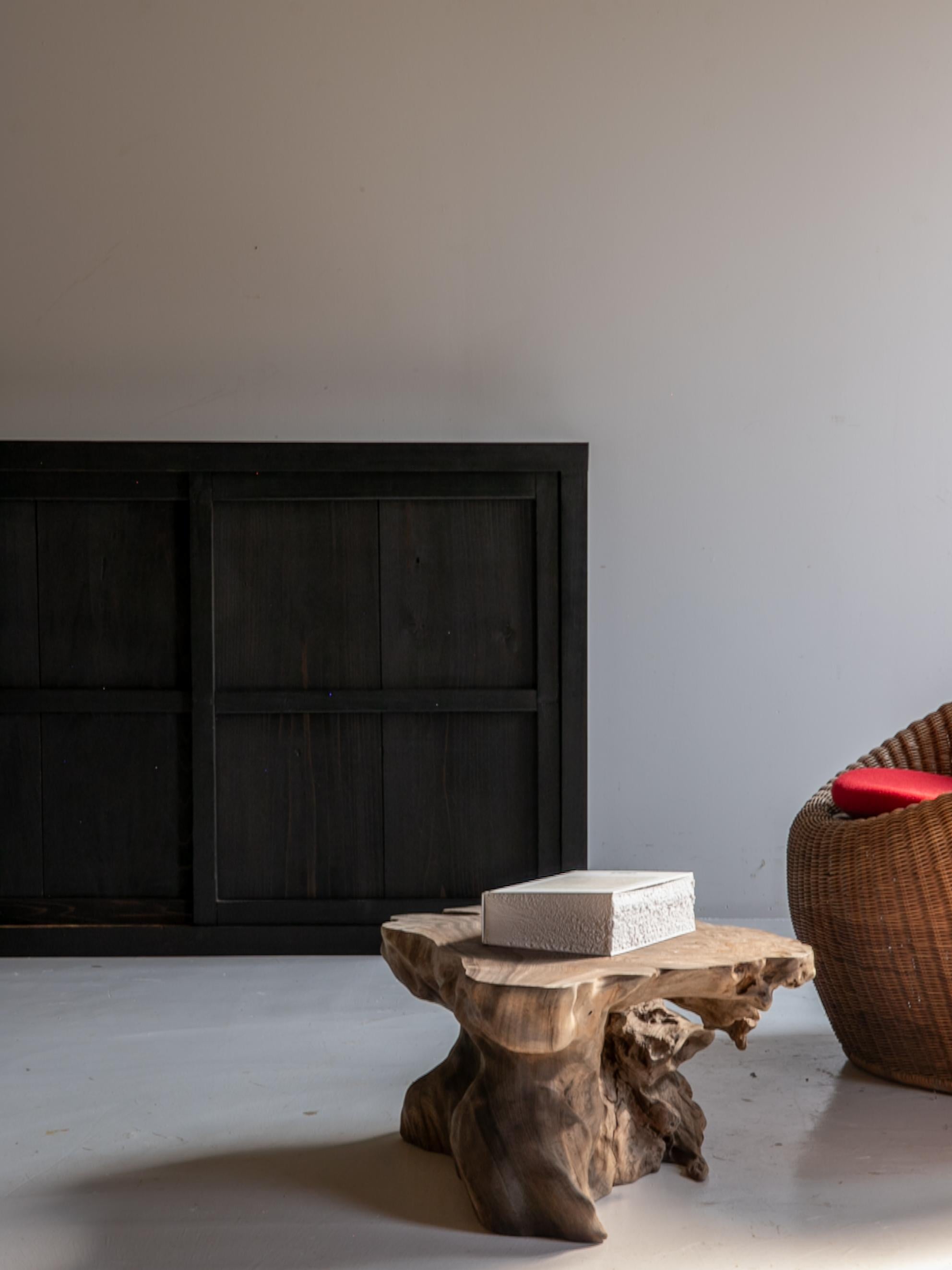 This is a historically significant Japanese Tansu cabinet, crafted from cedar wood during the Meiji period (1860s–1900s).

Its minimalist and refined design embodies traditional Japanese aesthetics, bringing a sense of understated elegance and