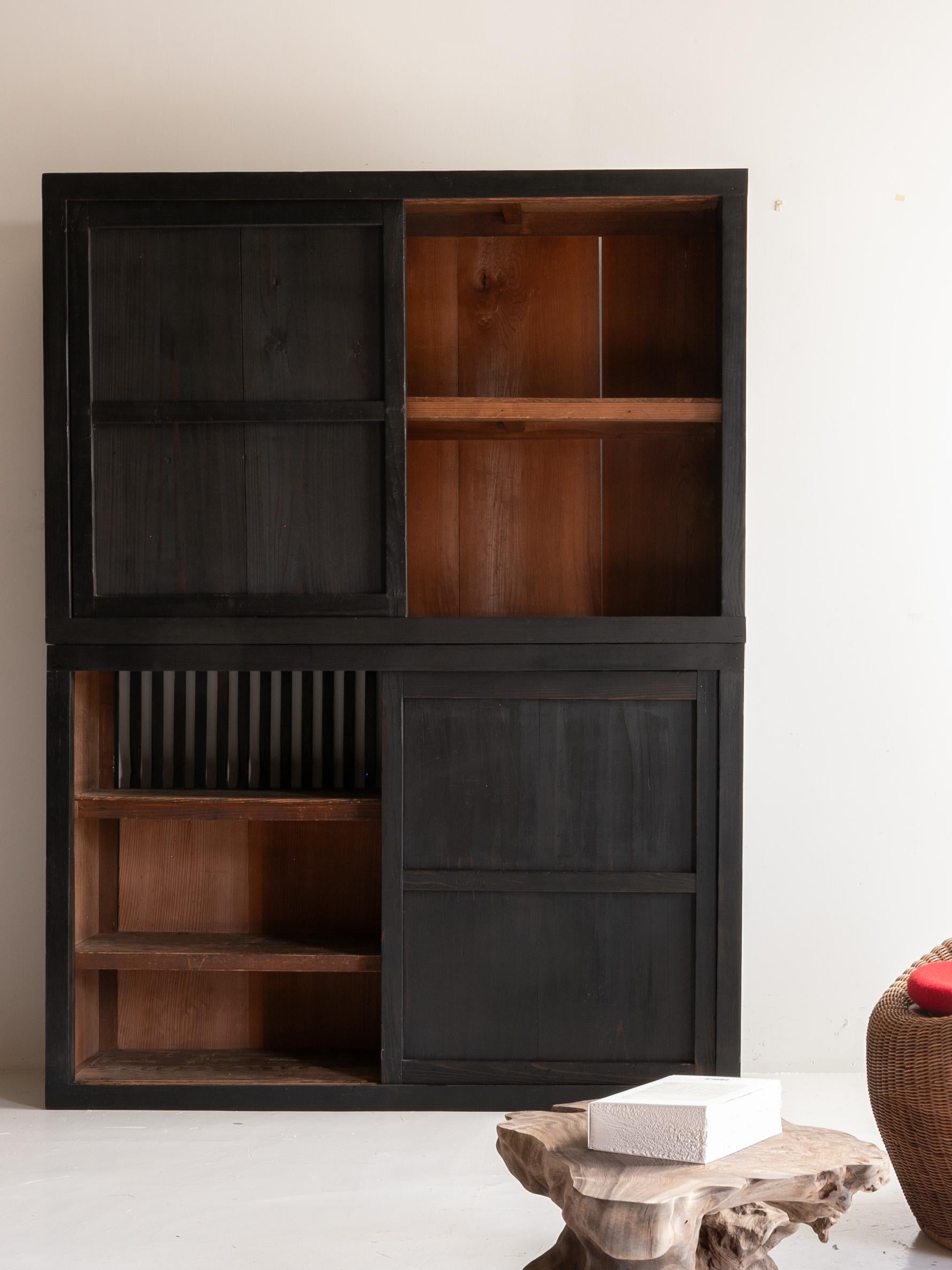 Japanese Antique Tansu 1860s-1900s / Sideboard Wabi Sabi #02 In Good Condition For Sale In Sammu-shi, Chiba