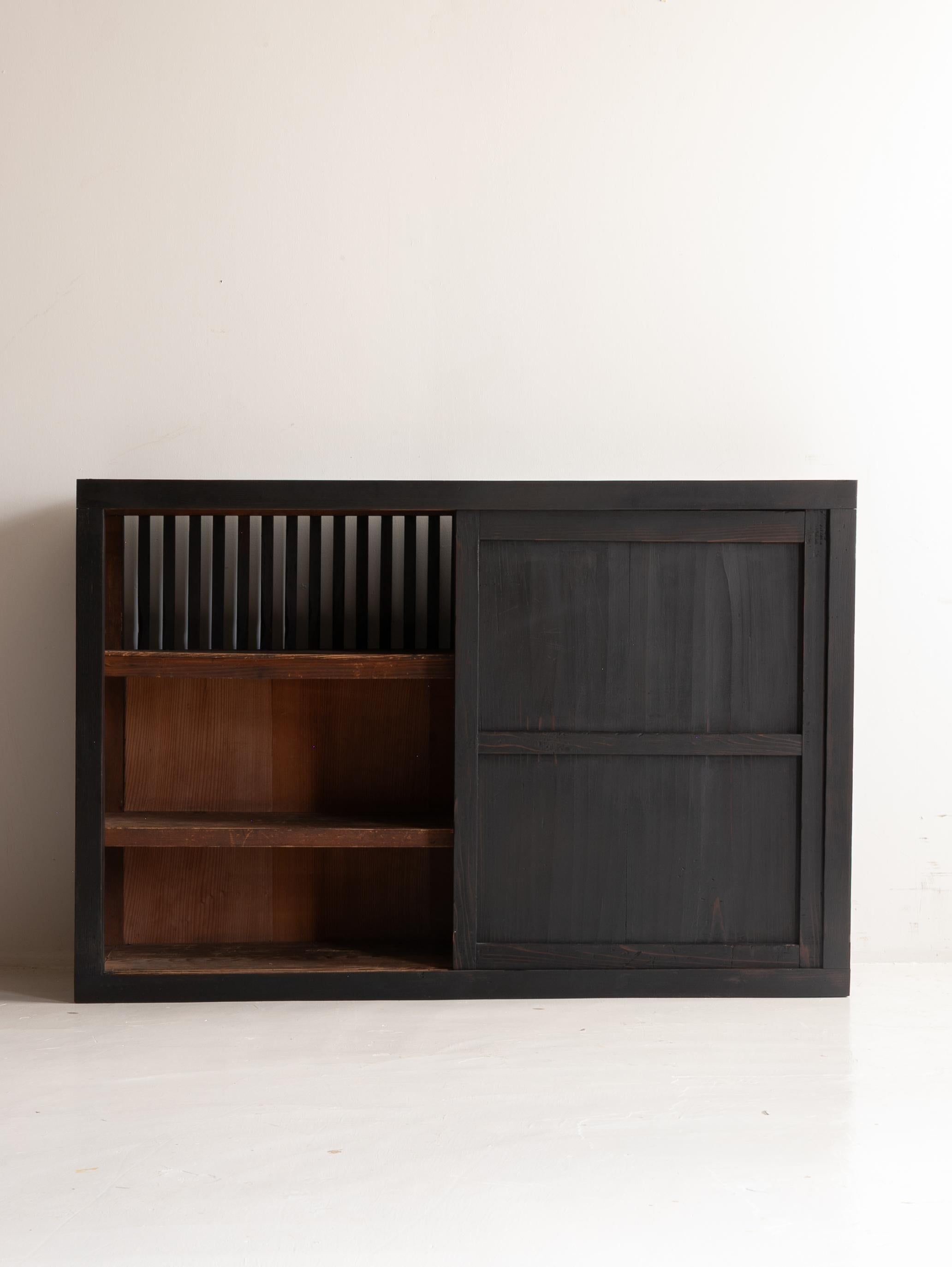 Cedar Japanese Antique Tansu 1860s-1900s / Sideboard Wabi Sabi #02 For Sale