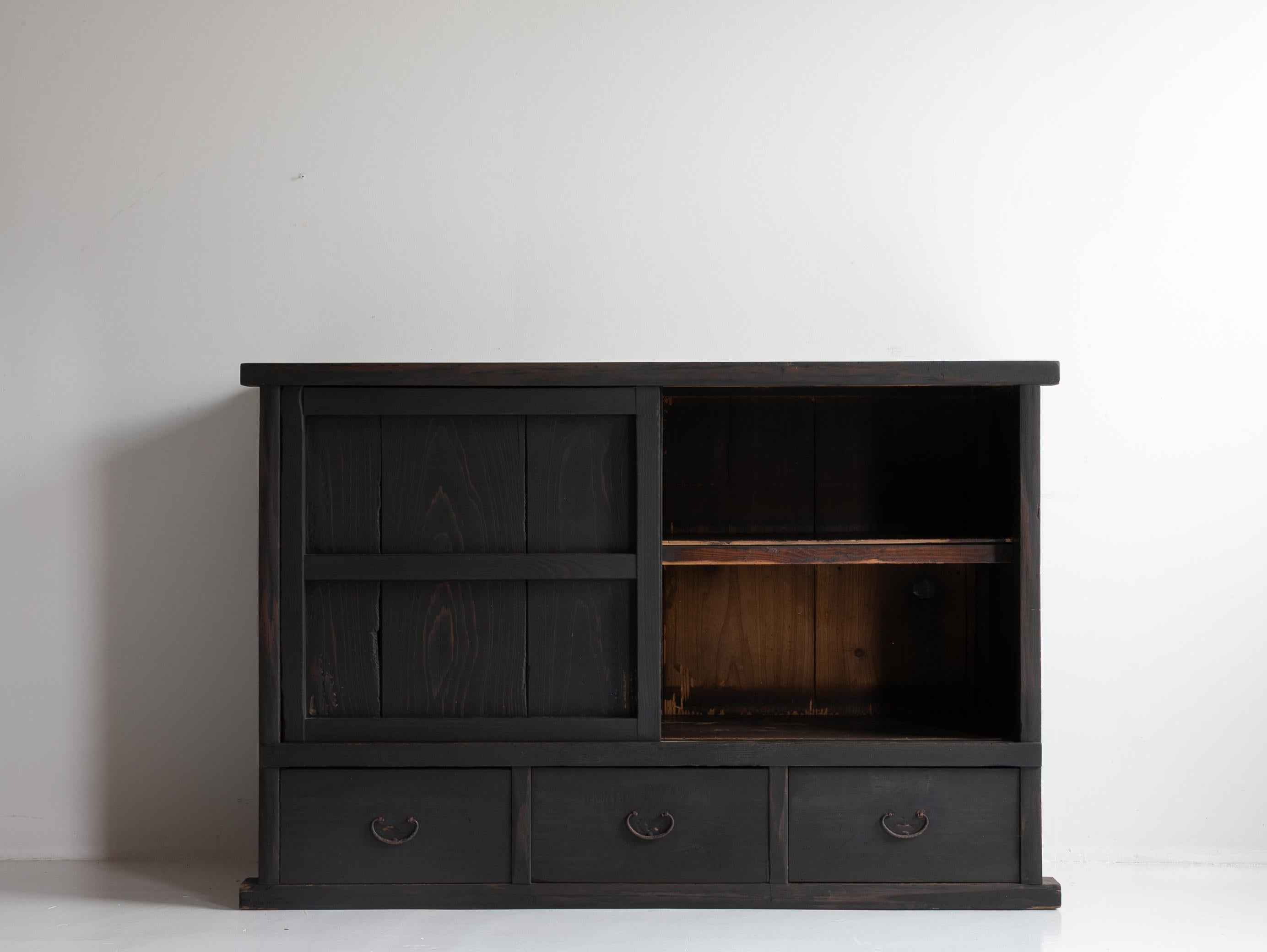 Japanese Antique Tansu 1860s-1900s / Sideboard Wabi Sabi In Good Condition For Sale In Sammu-shi, Chiba