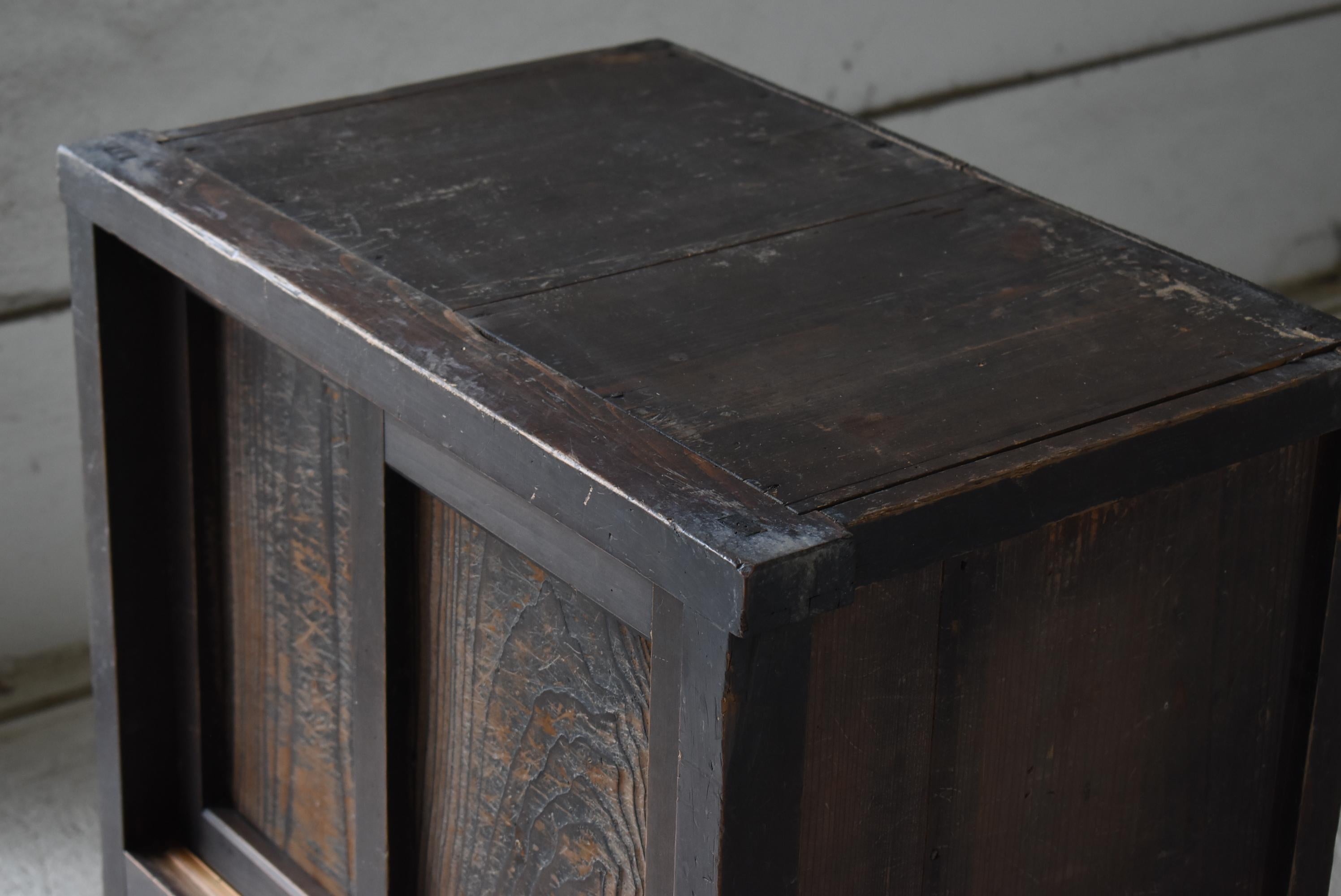 Japanese Antique Tansu 1860s-1920s / Chest of Drawer Wabi Sabi In Good Condition In Sammu-shi, Chiba